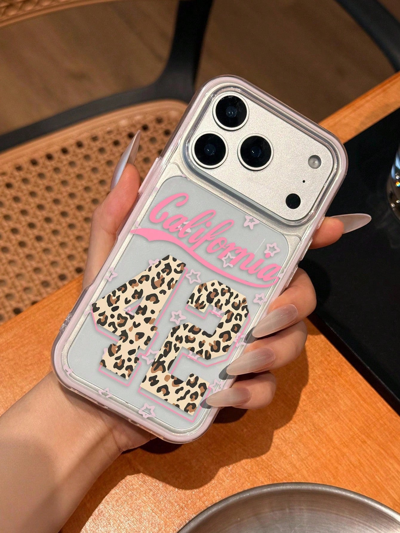 1pc TPU Fashion Shockproof California Leopard Print Number 42 Pink Script Phone Case Compatible With IPhone 17, 16, 15, 14, 13, 12, 11 Pro Max