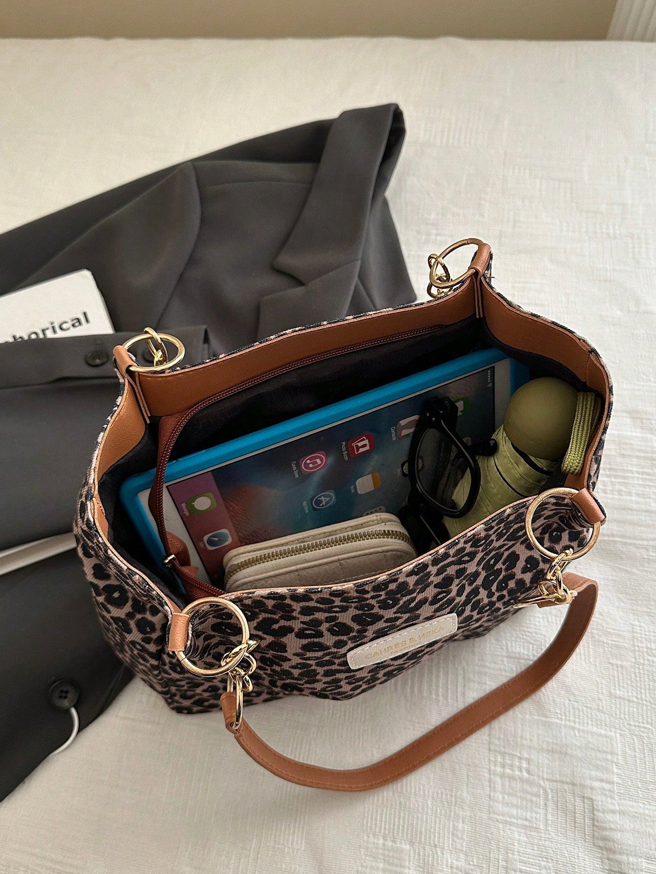 Fashionable Striped Handbag- Women's Large Capacity Shoulder Bag- Zipper Tote Bag For Daily Use- Metal Chain Tote Bag Minimalist Chain Shoulder Tote Bag For Teen Girls Women College Students,Rookie