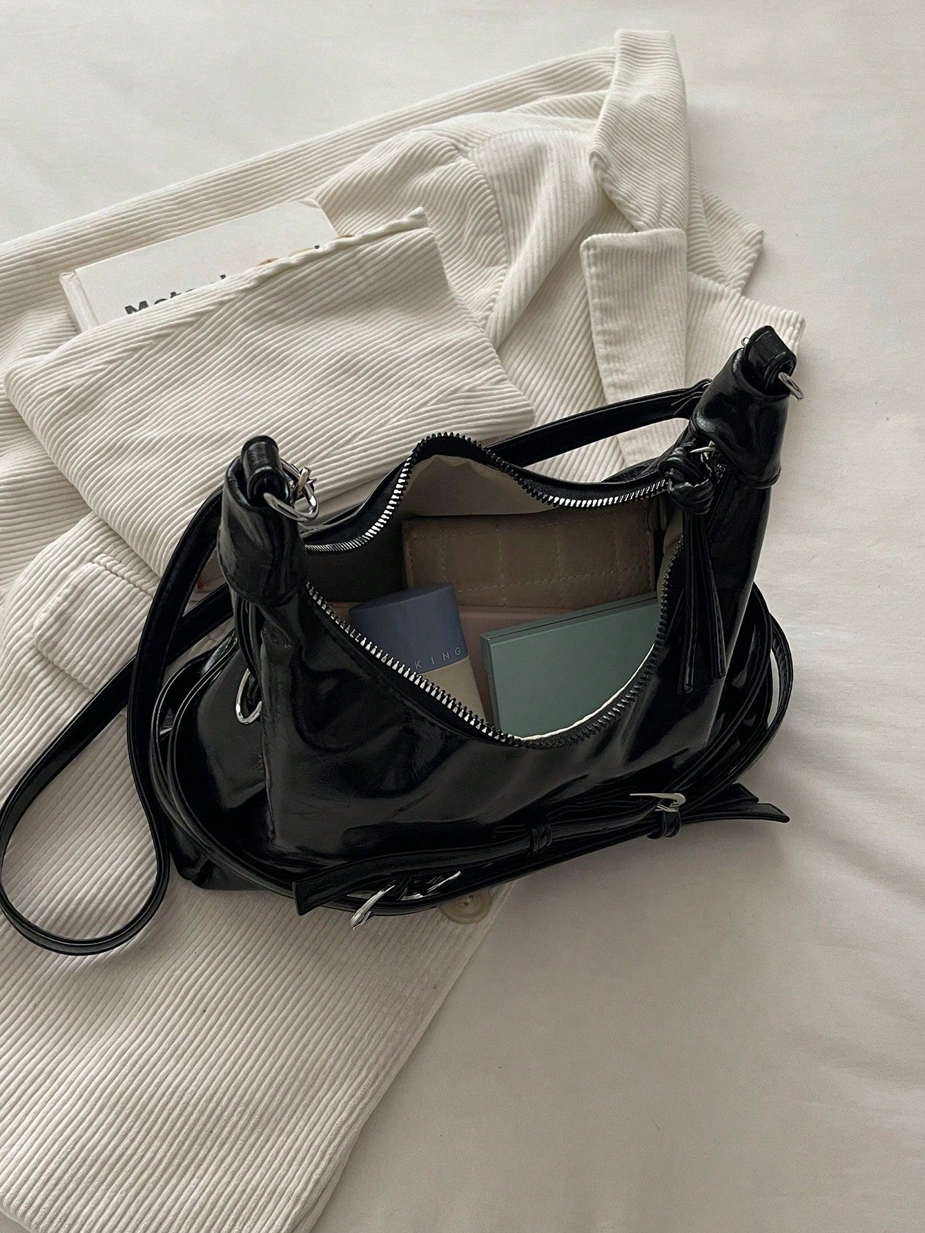 New Women's Fashion Versatile Leather Belt Buckle Decor Large Capacity Commuter Shoulder Crossbody Bag