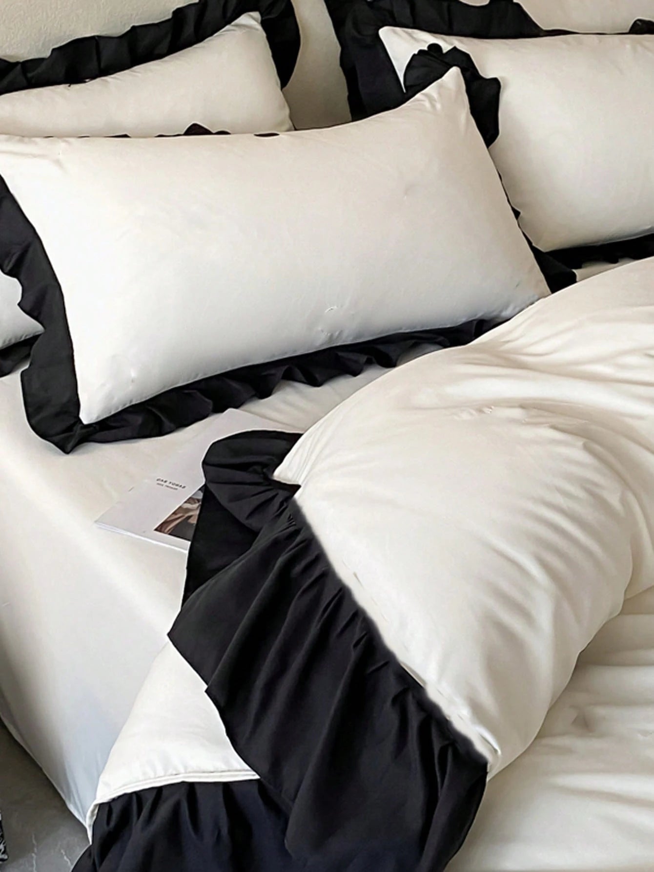 1 Duvet Cover + 2 Pillowcases 3 Pieces Set, White & Black Ruffled Soft & Comfortable, Suitable For Bedroom & Guest Room, Machine Washable, All Season