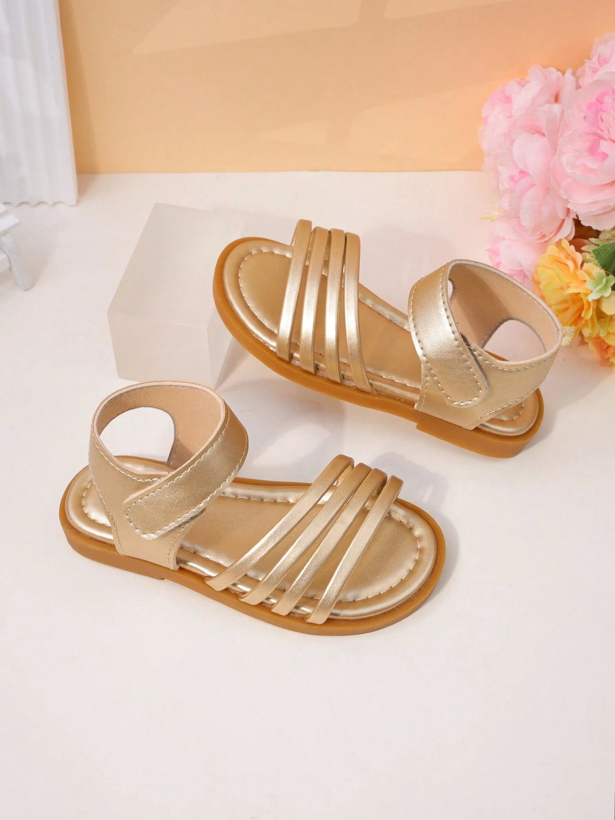 1 Pair Girls' Sandals, Gold Metallic Material, Decorated With Multiple Ornaments, Faux Leather Material, Fits Foot Shape, Open Toe Low-Top, Hook And Loop Strap, Flat Design, Fashionable And Versatile