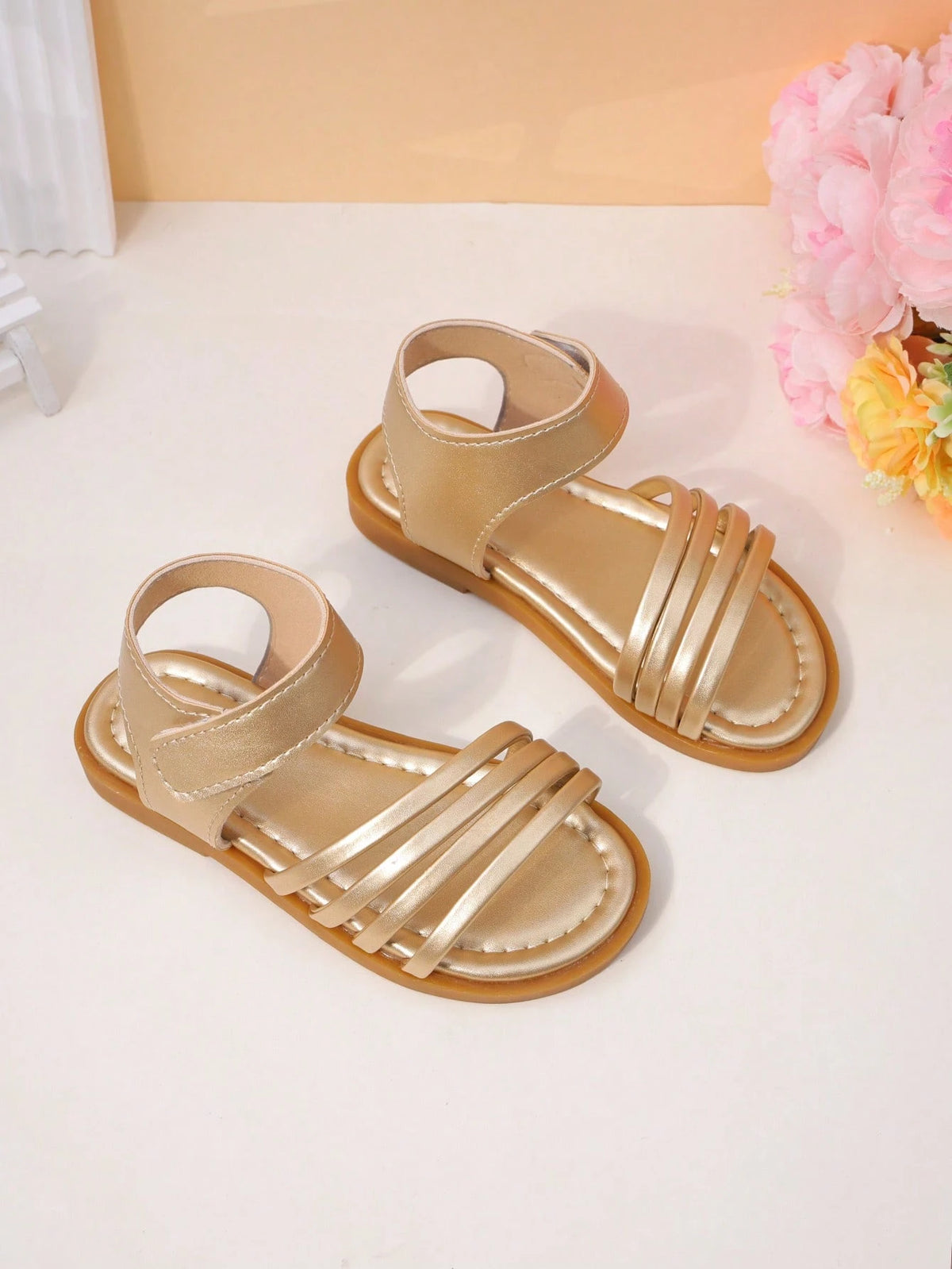 1 Pair Girls' Sandals, Gold Metallic Material, Decorated With Multiple Ornaments, Faux Leather Material, Fits Foot Shape, Open Toe Low-Top, Hook And Loop Strap, Flat Design, Fashionable And Versatile