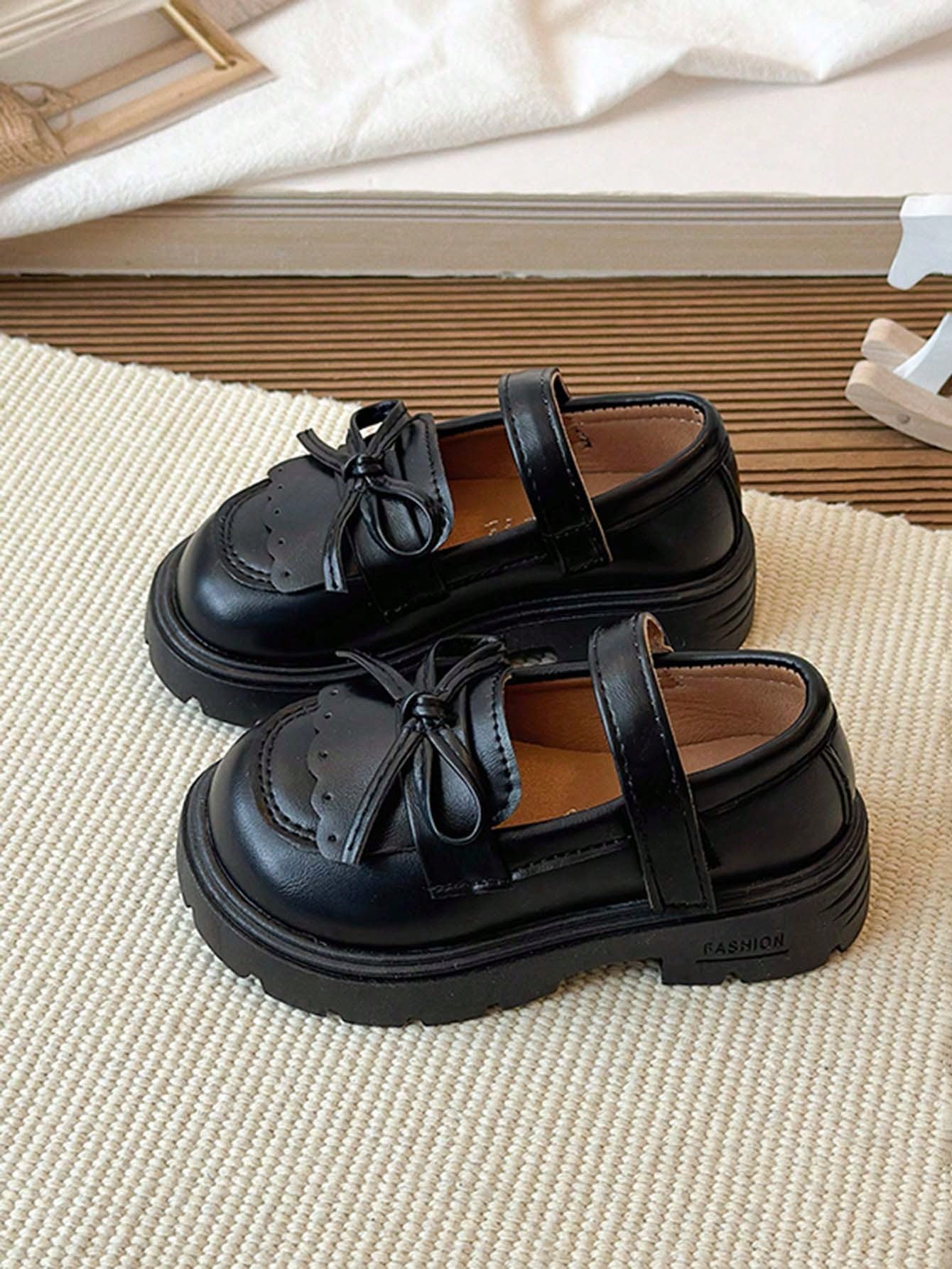 1 Pair Girls Shallow Loafers With Bow Design, Casual Flat Shoes, Non-Slip, Breathable, Comfortable, Anti-Kick, Mary Jane Princess Shoes For Toddlers, Vintage School Student Shoes For Indoor/Outdoor Pl