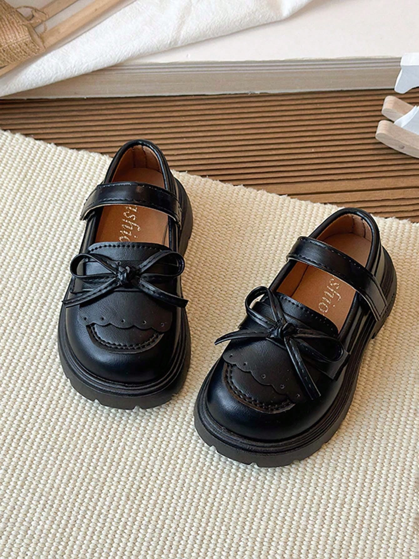 1 Pair Girls Shallow Loafers With Bow Design, Casual Flat Shoes, Non-Slip, Breathable, Comfortable, Anti-Kick, Mary Jane Princess Shoes For Toddlers, Vintage School Student Shoes For Indoor/Outdoor Pl