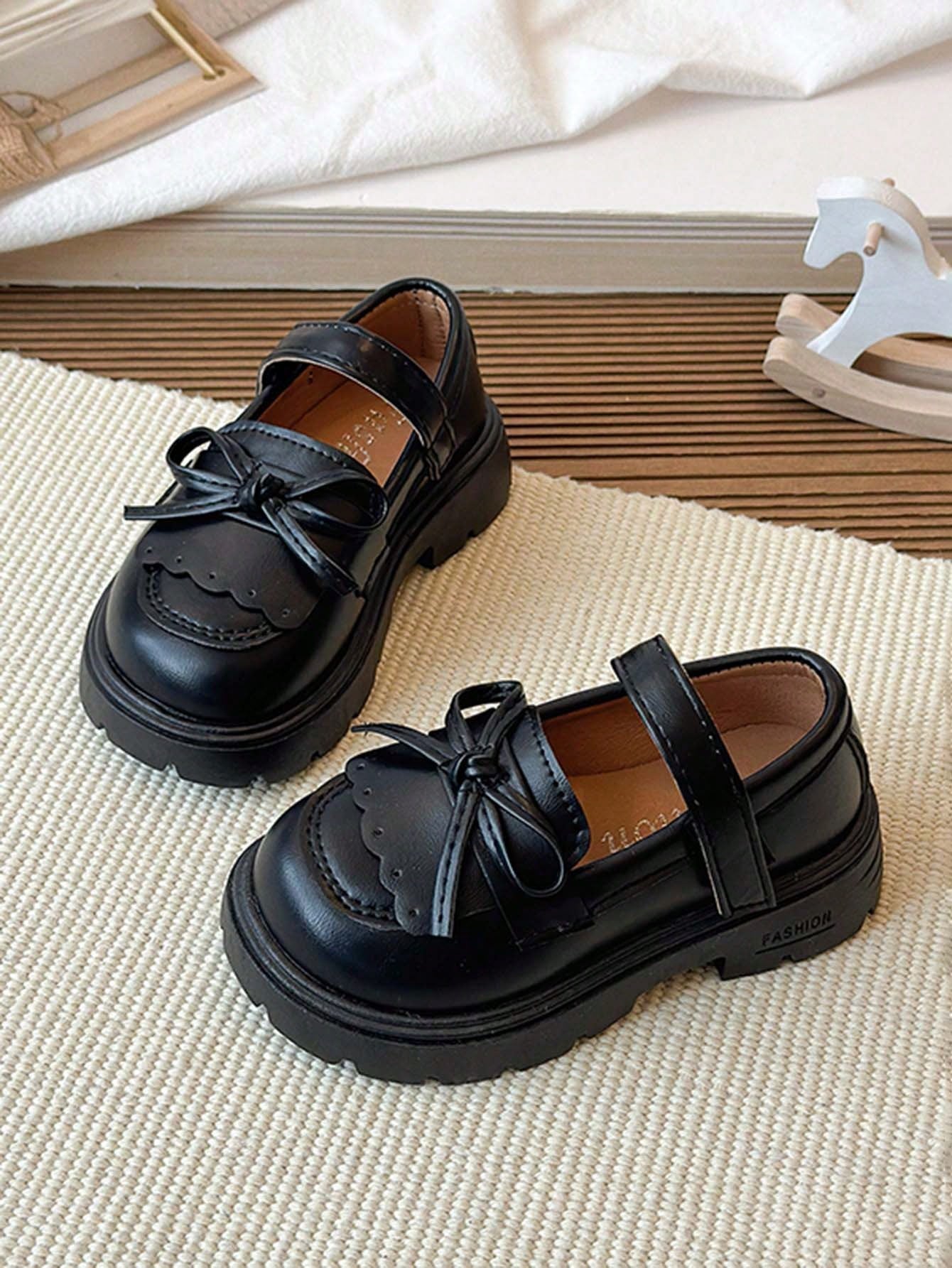 1 Pair Girls Shallow Loafers With Bow Design, Casual Flat Shoes, Non-Slip, Breathable, Comfortable, Anti-Kick, Mary Jane Princess Shoes For Toddlers, Vintage School Student Shoes For Indoor/Outdoor Pl