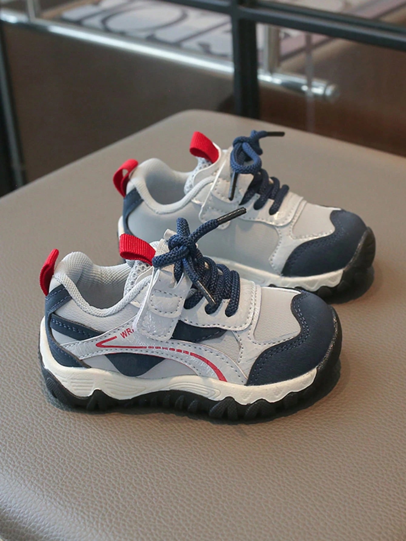 1 Pair Kids' Sports Shoes, Spring/Autumn New Soft Sole Casual Shoes For Boys, Anti-Slip Fashion Shoes For Girls
