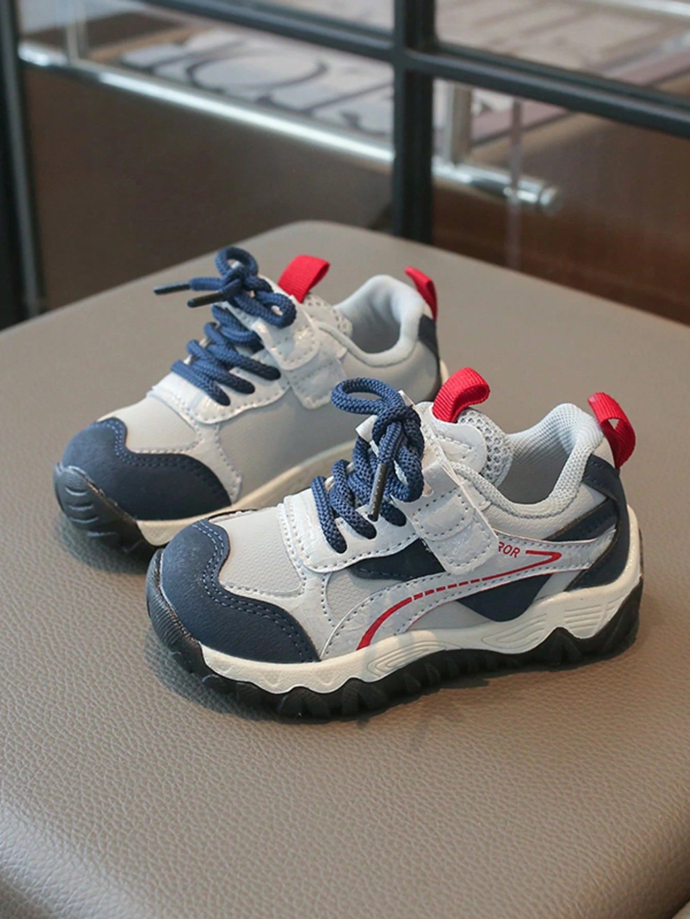 1 Pair Kids' Sports Shoes, Spring/Autumn New Soft Sole Casual Shoes For Boys, Anti-Slip Fashion Shoes For Girls