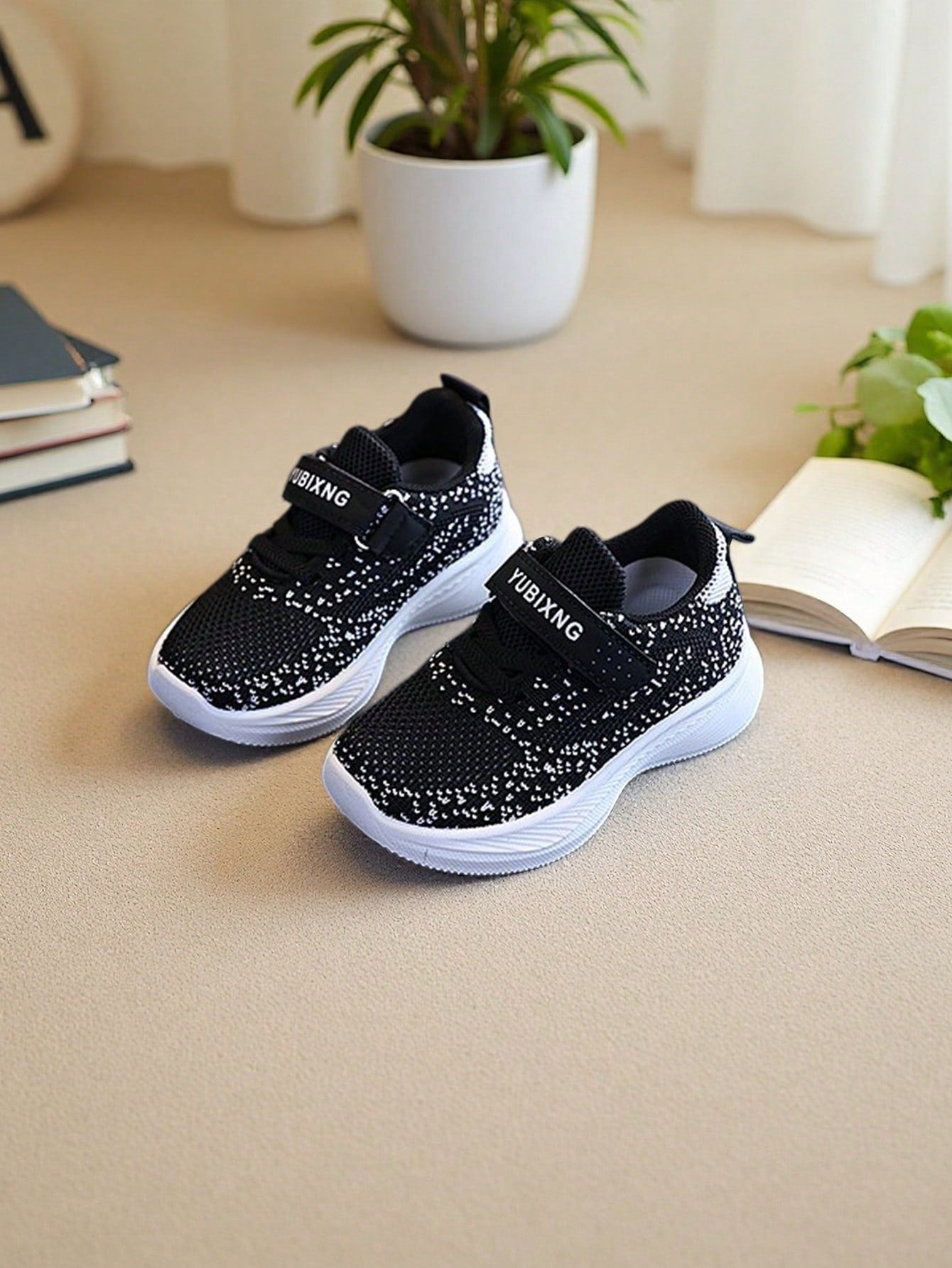 1 Pair Unisex Starry Knit Campus Outdoor Sports Shoes With Hook And Loop Soft Sole Toddler Walking Shoes