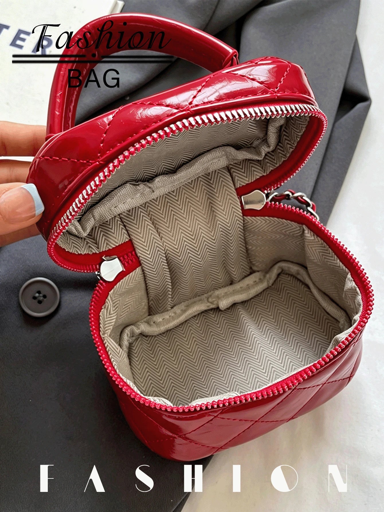 1 PC Stylish Glossy Mini Square Bag Quilted Chain Bag For Women Y2K Mini Square Bag Party Crossbody Bag Mini Bag Cosmetic Bag Quilted Bag