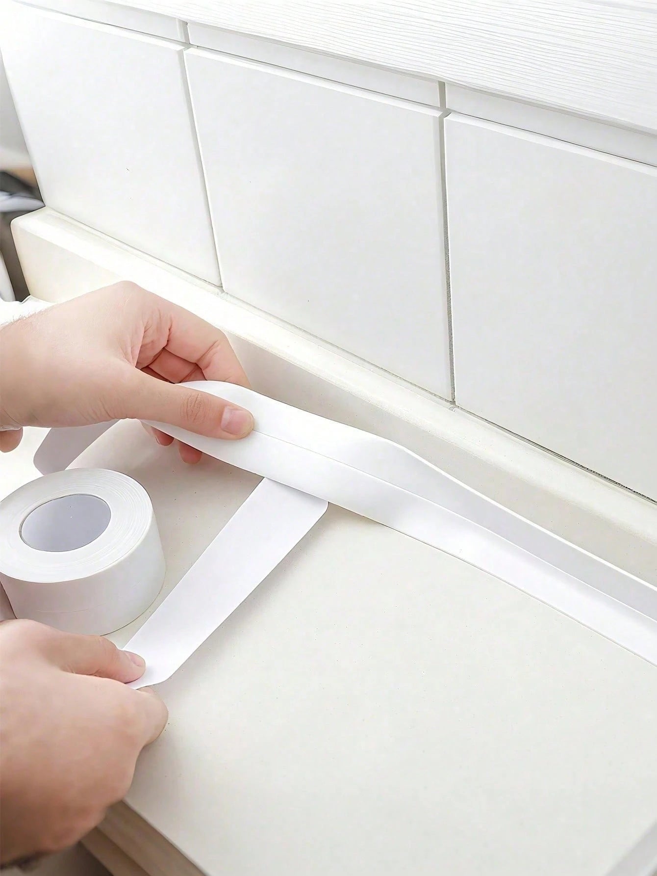1 Roll Mold-Resistant PVC Self-Adhesive Sealing Tape, Waterproof Caulking Strip With Durable Acrylic Adhesive, For Bathroom Tub Toilet Kitchen Sink Wall Sealing