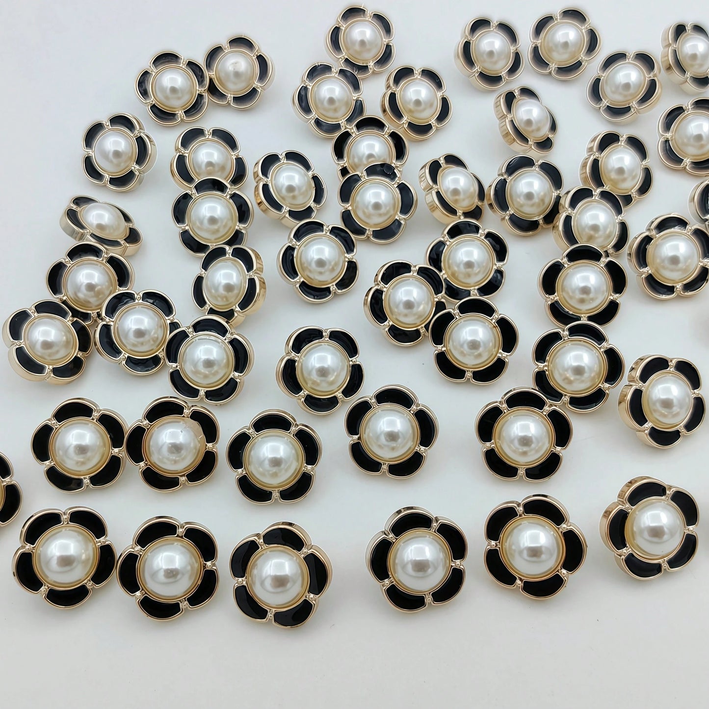 15pcs/1.7cm Fashion Personalized Minimalist Round Plastic Luxury Buttons Faux Pearl Flower Buttons European And American Style High-End Vintage Black Gold Buttons Handmade Sewing High-Quality Versatil