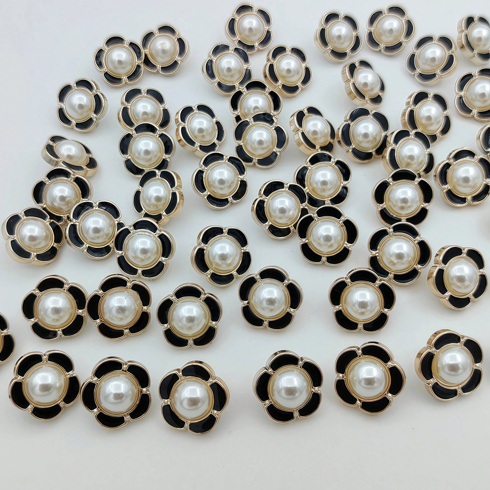 15pcs/1.7cm Fashion Personalized Minimalist Round Plastic Luxury Buttons Faux Pearl Flower Buttons European And American Style High-End Vintage Black Gold Buttons Handmade Sewing High-Quality Versatil