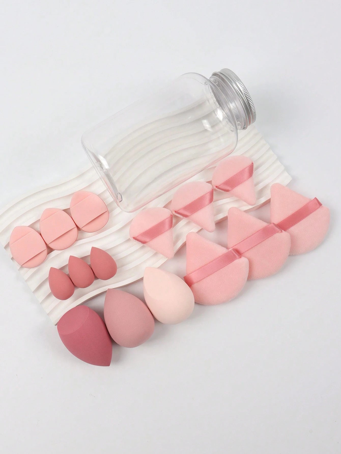 15pcs Makeup Sponges With Storage Case, 3pcs Makeup Sponge Sponge & 3pcs Mini Makeup Sponge Sponge & 3pcs Loose Powder Puff & 3pcs Mini Loose Powder Puff & 3pcs Mini Finger Air Cushion Puff. Mixed Bea