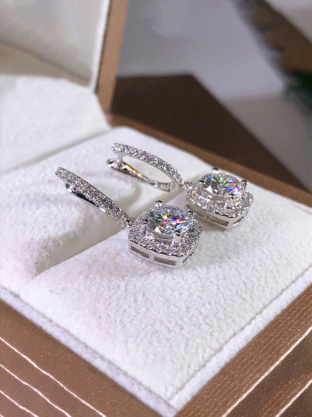 1pair French Palace Style Copper Micro-Set Cubic Zirconia Earrings, Versatile And Exquisite Elegant Design Ear Studs For Women's Banquet And Wedding Wear