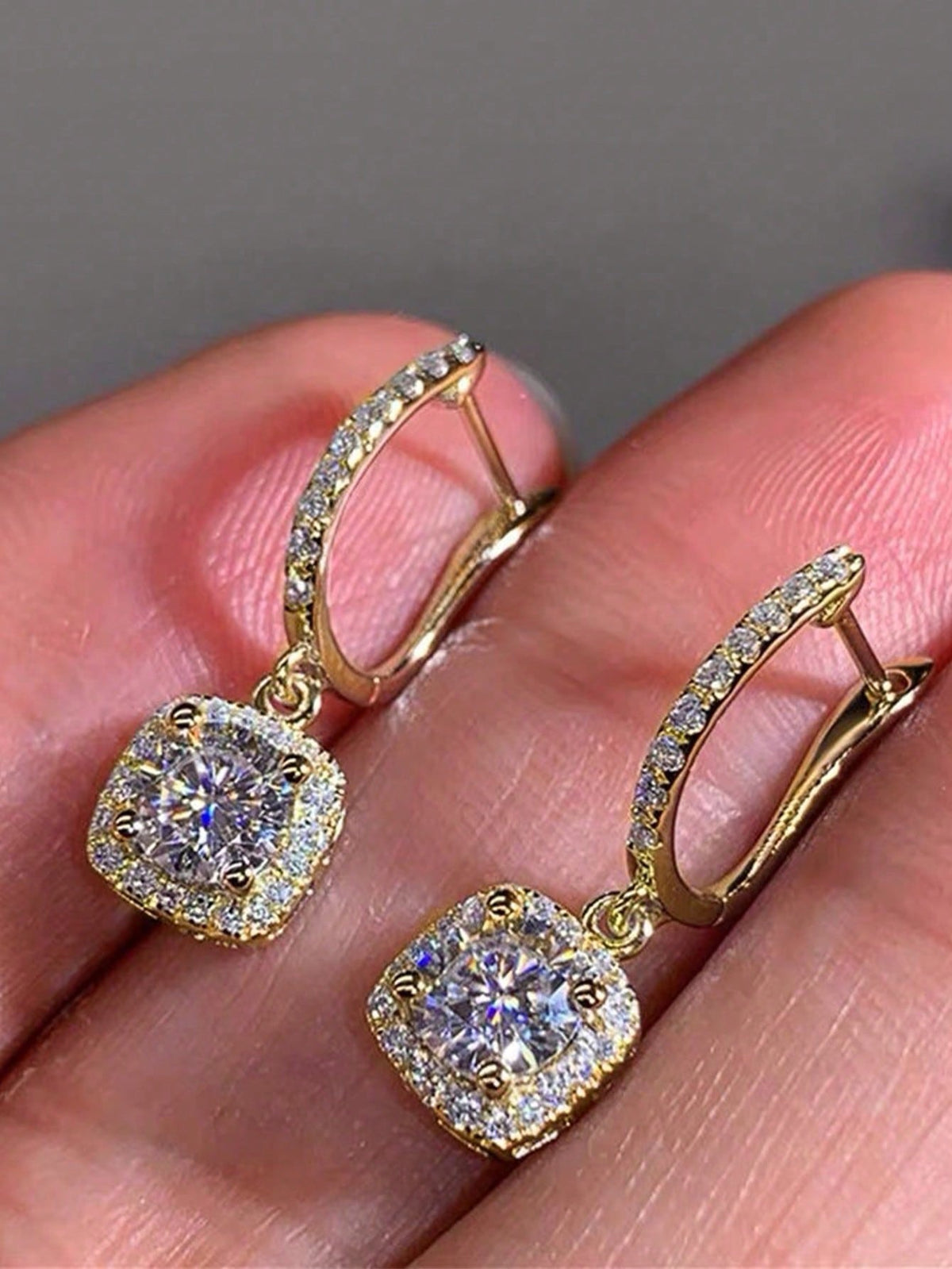 1pair French Palace Style Copper Micro-Set Cubic Zirconia Earrings, Versatile And Exquisite Elegant Design Ear Studs For Women's Banquet And Wedding Wear