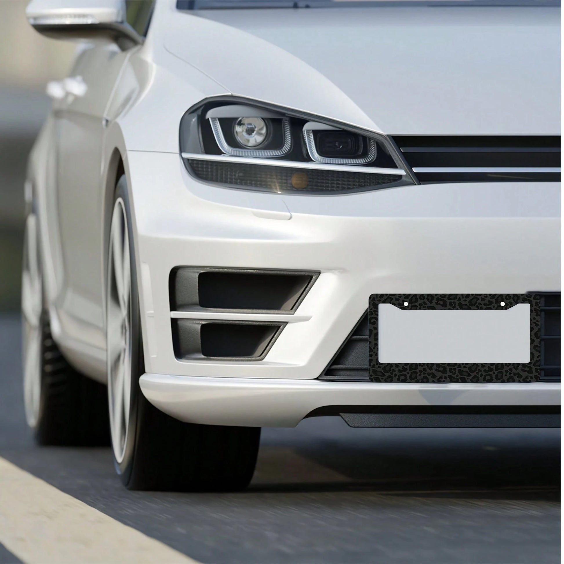 1pc, 1 One Black Leopard Print License Plate Frame, Car Decoration Accessories Aluminum Rust-Proof Crash-Resistant Weather-Resistant Number Plate Bracket, Suitable For American Standard Vehicles, 16*3