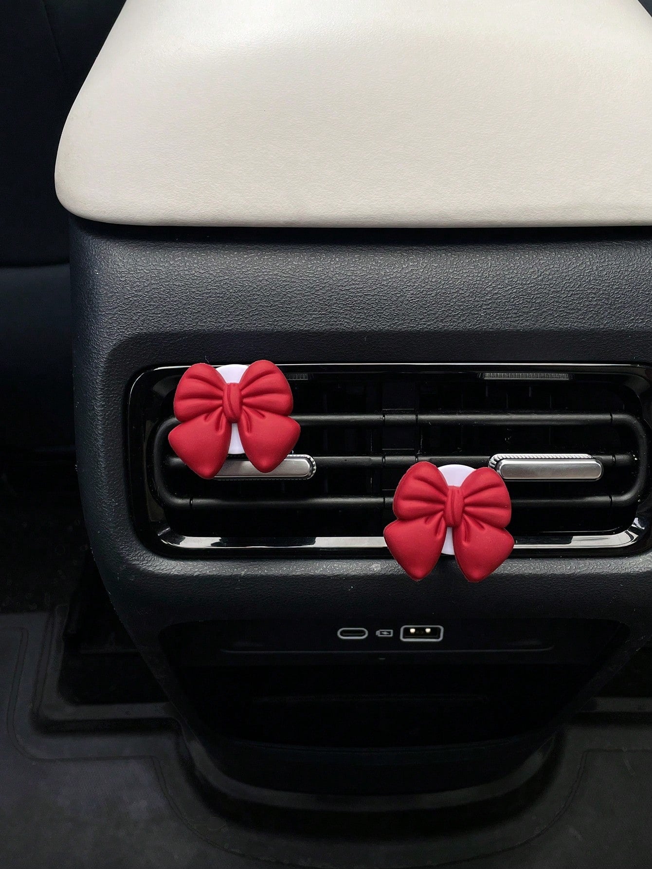1pc/2pcs Bowknot Air Vent Decor Clip, PVC Soft Rubber Bowknot Car Air Vent Decoration, Car Interior Accessories For Women