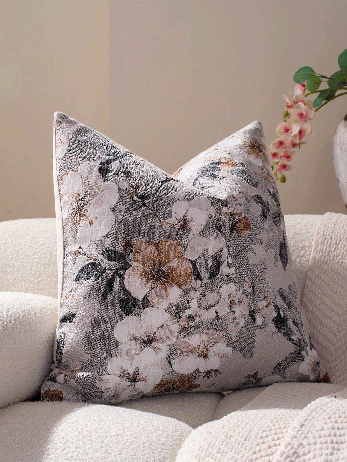 1pc Beige Vintage Floral Pillowcase Without Pillow Insert, American Retro Oil Painting Style, French Distressed Pastoral Texture Chenille + Faux Cashmere Fabric Jacquard Decorative Cushion Cover, Suit