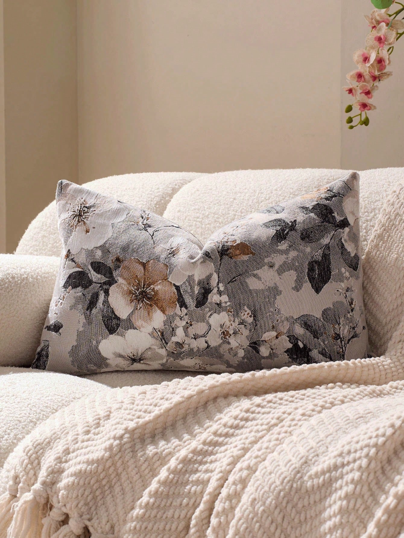 1pc Beige Vintage Floral Pillowcase Without Pillow Insert, American Retro Oil Painting Style, French Distressed Pastoral Texture Chenille + Faux Cashmere Fabric Jacquard Decorative Cushion Cover, Suit
