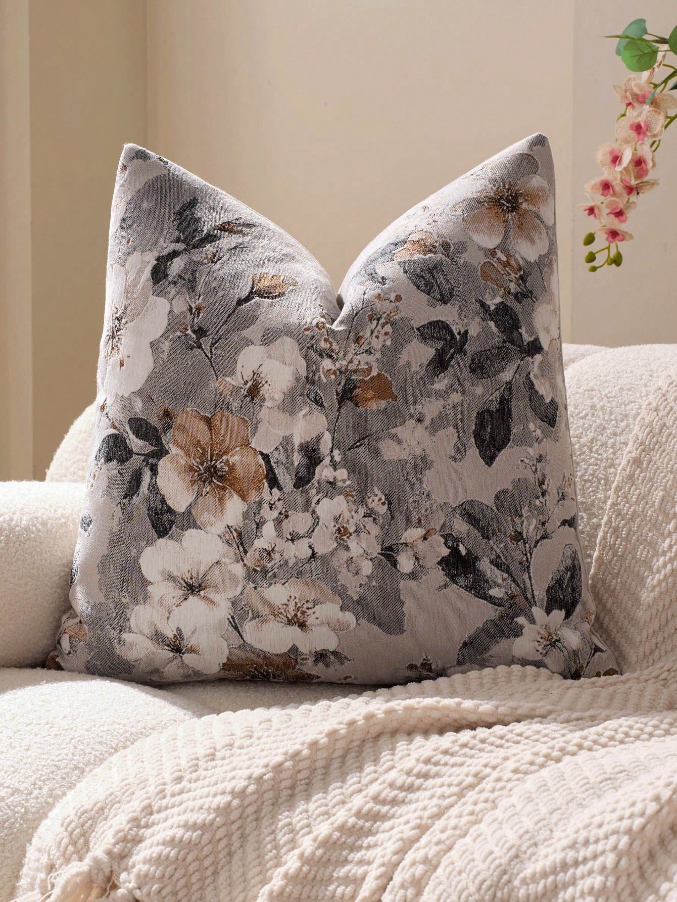 1pc Beige Vintage Floral Pillowcase Without Pillow Insert, American Retro Oil Painting Style, French Distressed Pastoral Texture Chenille + Faux Cashmere Fabric Jacquard Decorative Cushion Cover, Suit