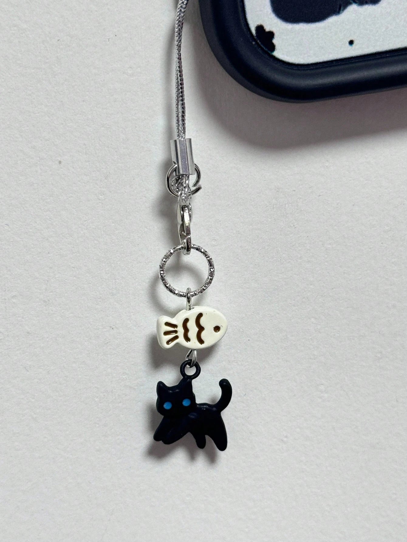 1pc Black Cat Not Eating Fish Cute Phone Hanging Decor, Minimalist & Accessory For Women Daily Use Gifts For Mother, Family, Friends, Birthday, Holiday Phone Charm, Phone Chain