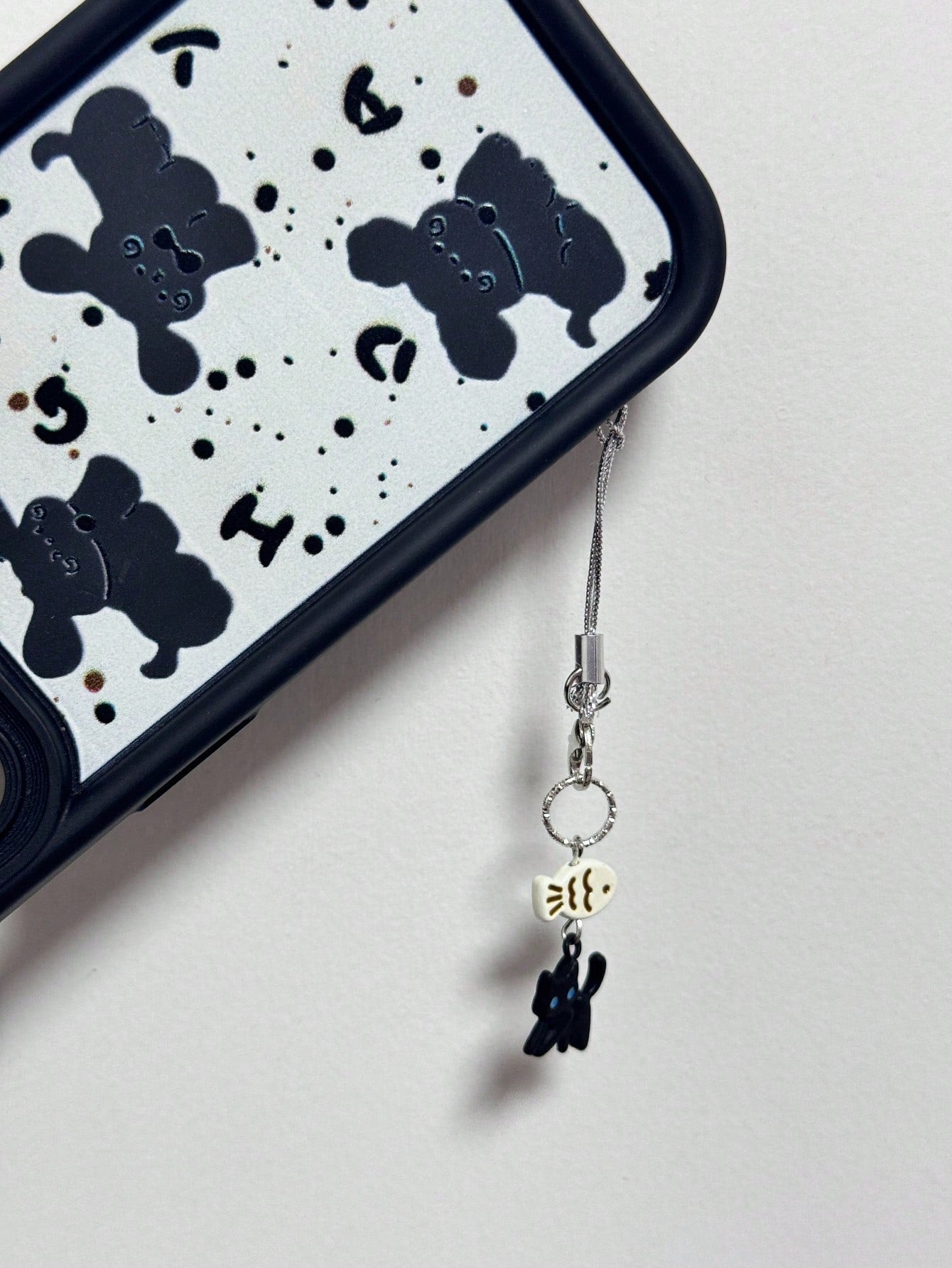 1pc Black Cat Not Eating Fish Cute Phone Hanging Decor, Minimalist & Accessory For Women Daily Use Gifts For Mother, Family, Friends, Birthday, Holiday Phone Charm, Phone Chain