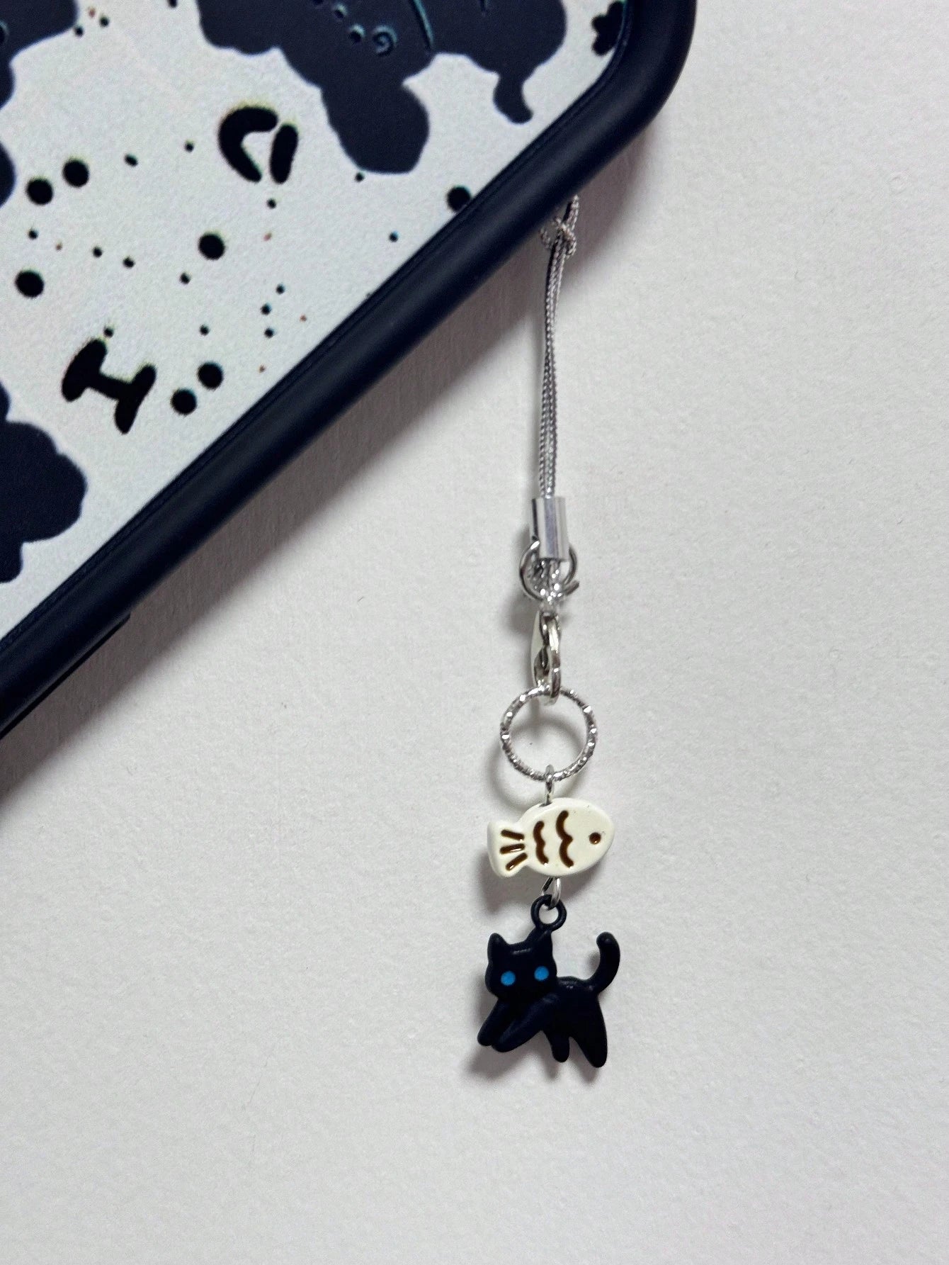 1pc Black Cat Not Eating Fish Cute Phone Hanging Decor, Minimalist & Accessory For Women Daily Use Gifts For Mother, Family, Friends, Birthday, Holiday Phone Charm, Phone Chain