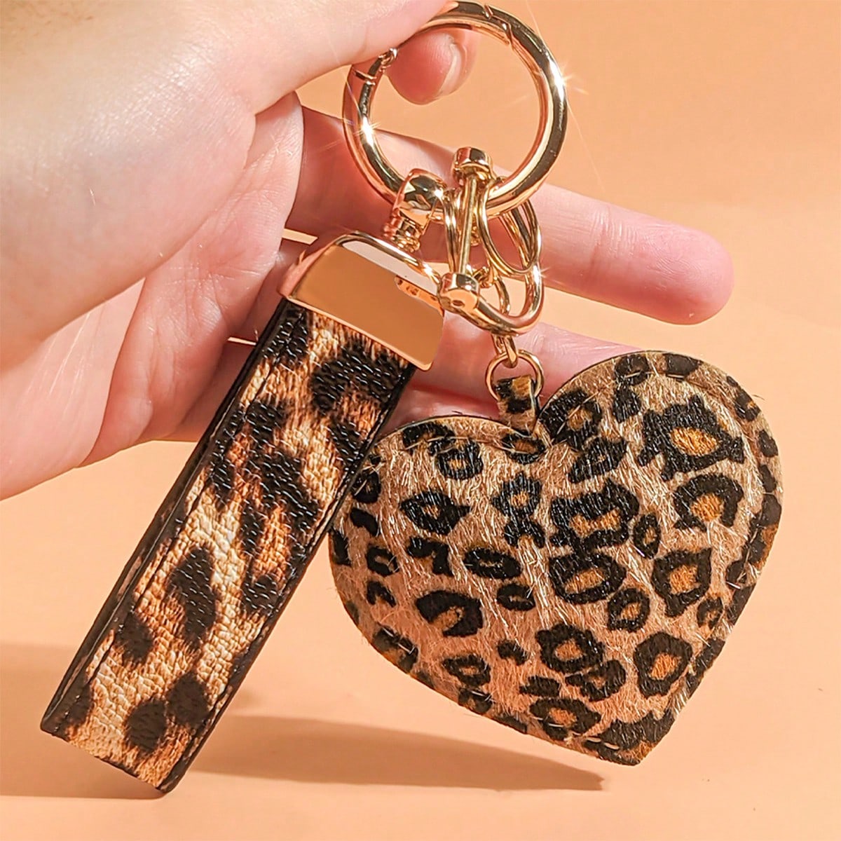 1pc Car Accessories Yellow/White Car Key Chain Leopard Print Heart PU Leather Keychain Heart-Shaped Car Pendant Bag Charm Clothing Accessory Bag