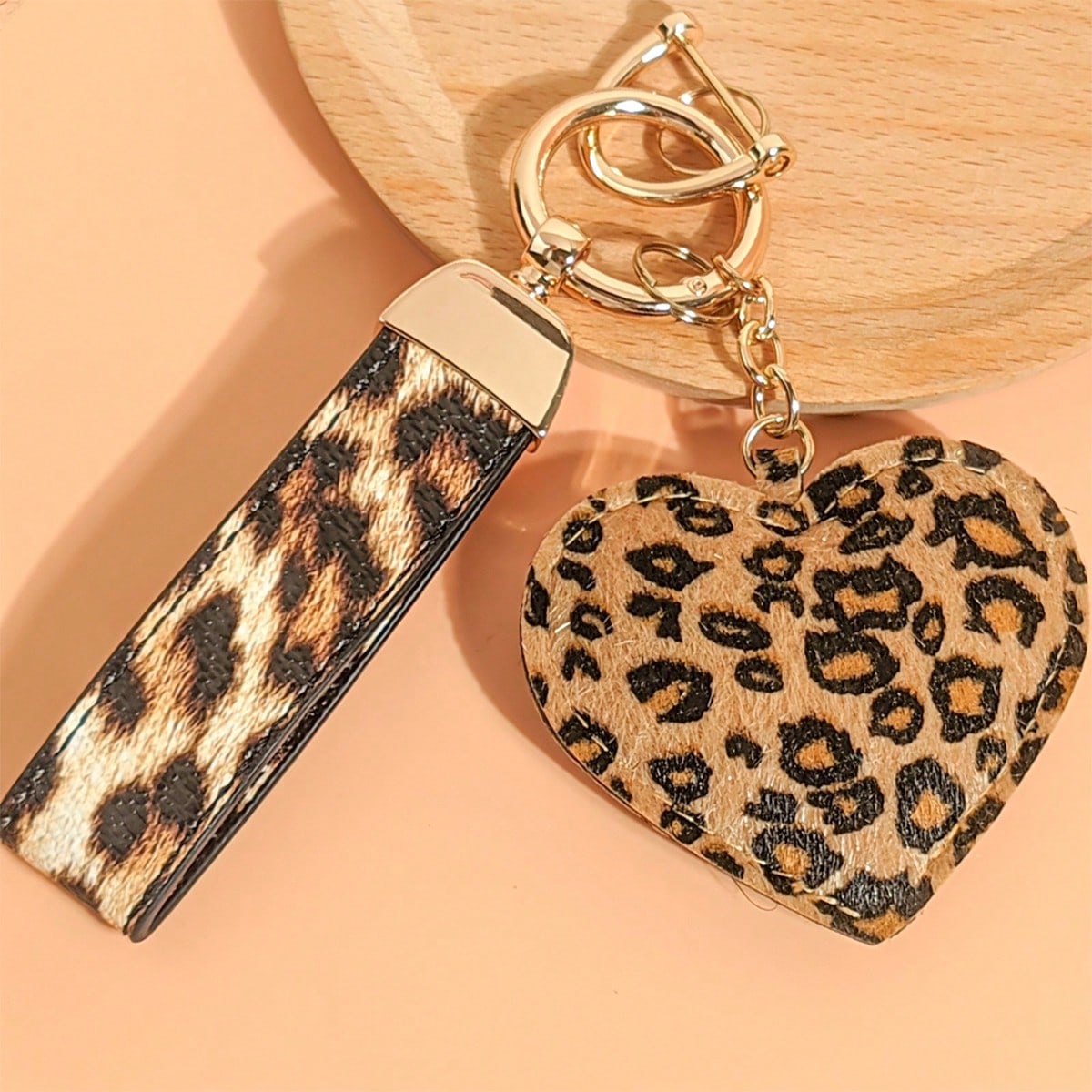 1pc Car Accessories Yellow/White Car Key Chain Leopard Print Heart PU Leather Keychain Heart-Shaped Car Pendant Bag Charm Clothing Accessory Bag