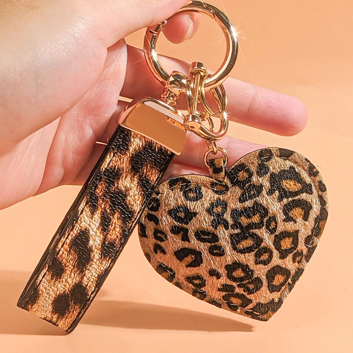 1pc Car Accessories Yellow/White Car Key Chain Leopard Print Heart PU Leather Keychain Heart-Shaped Car Pendant Bag Charm Clothing Accessory Bag