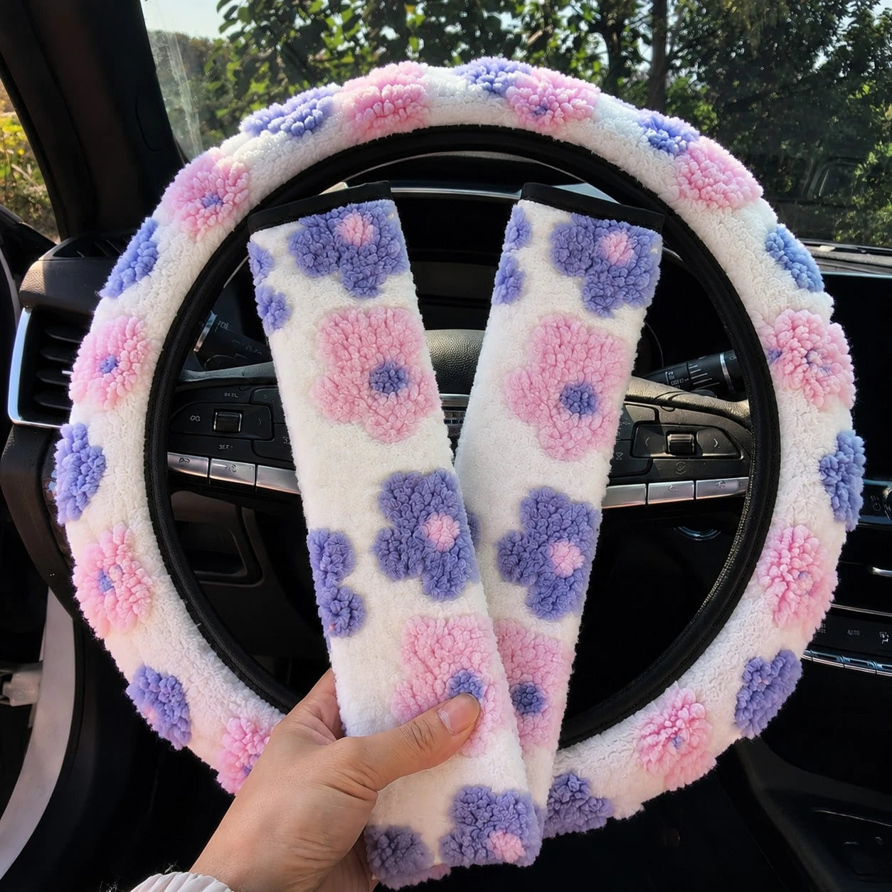 1pc Car Plush Flowers Steering Wheel Cover, Cute Floral Fuzzy Elastic Non-Slip Steering Wheel Protector, Fluffy Auto Interior Decor For SUV Sedan Truck, 14.5-15