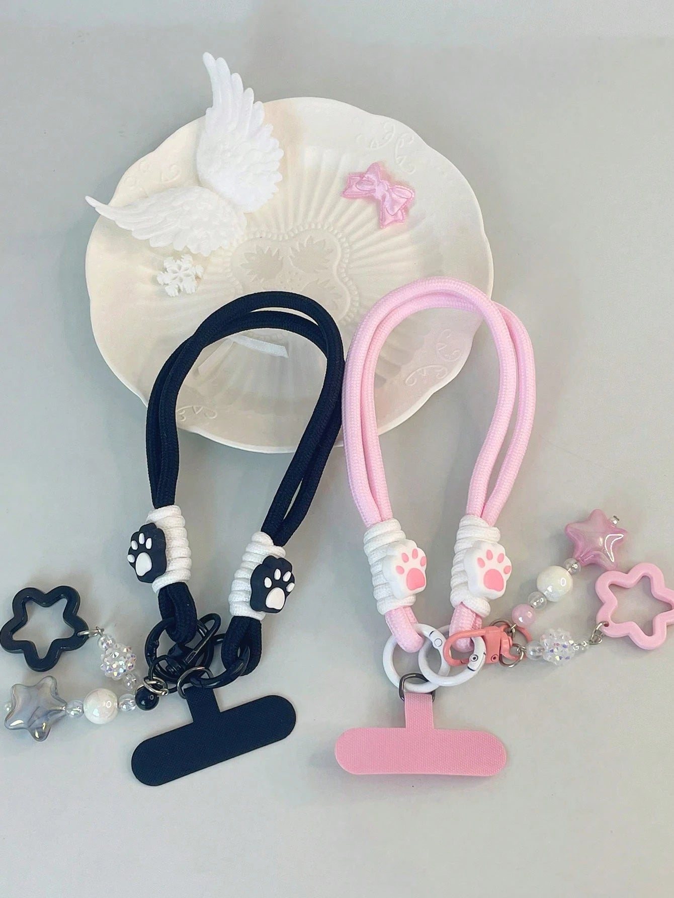 1pc Cute Cat Paw Contrast Color Braided Lanyard, Short Style Phone Strap Wrist Cord, Compatible With IPhone, Android, Camera, Unisex Design