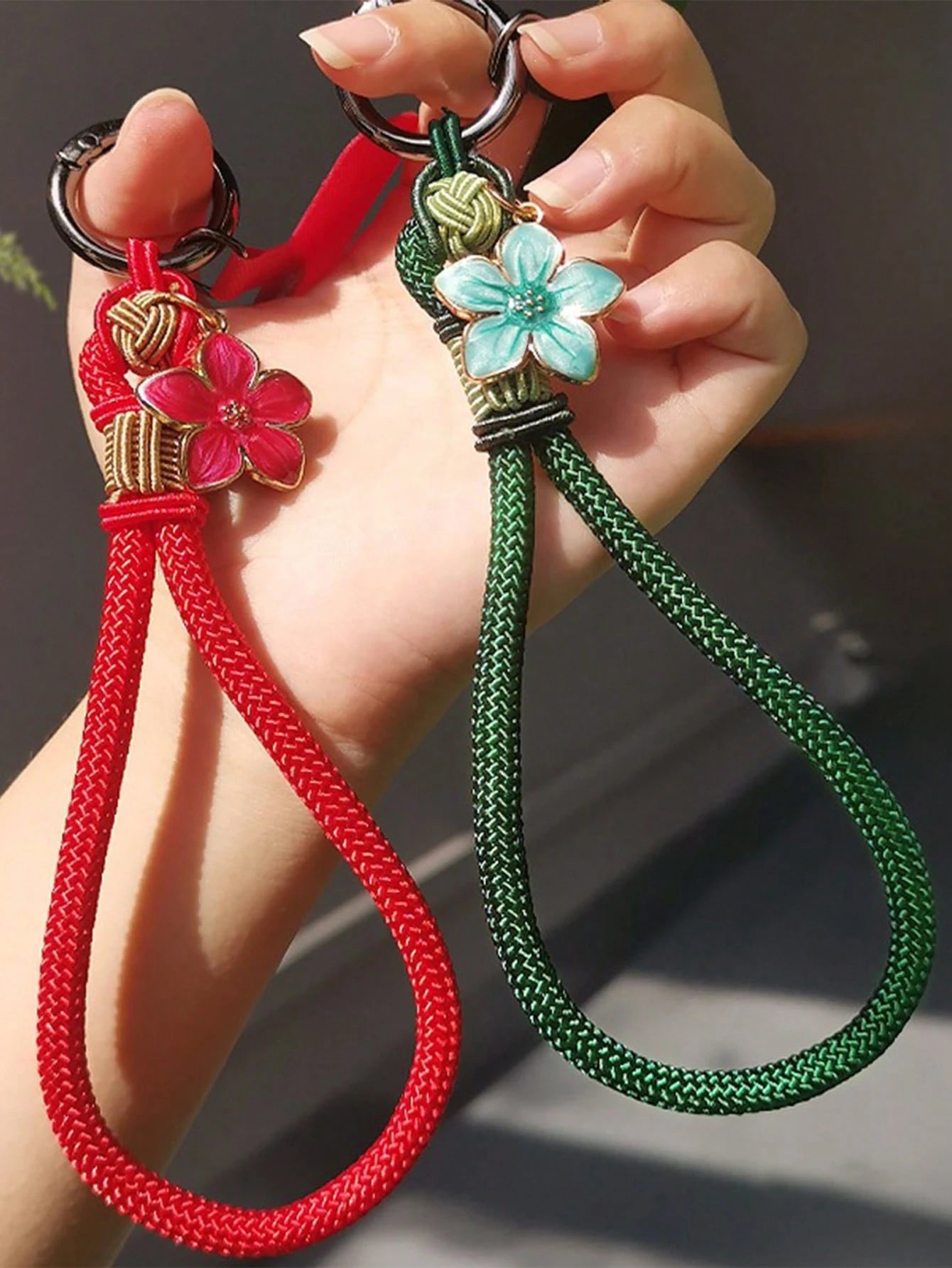 1pc Elegant Floral Handmade Lanyard, Short Phone Strap, Wristlet, Keychain, USB Holder