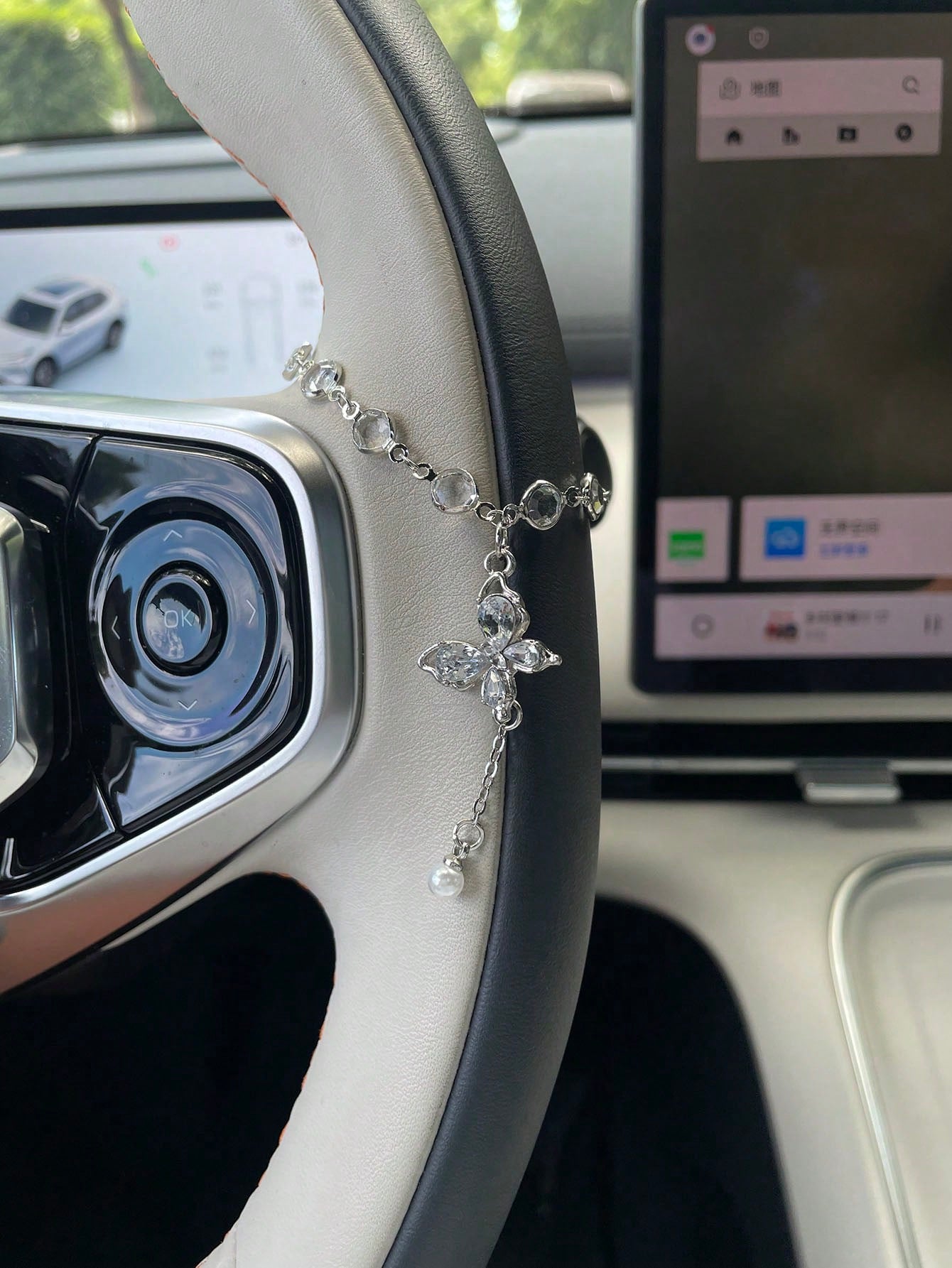 1pc Elegant Rhinestone Butterfly Car Steering Wheel Decorative Chain, High-End Elegant Embedded Gemstone Alloy Chain With Rhinestone Butterfly Pendant And Pearl Tassel Decor Accessory, Minimalist Eleg