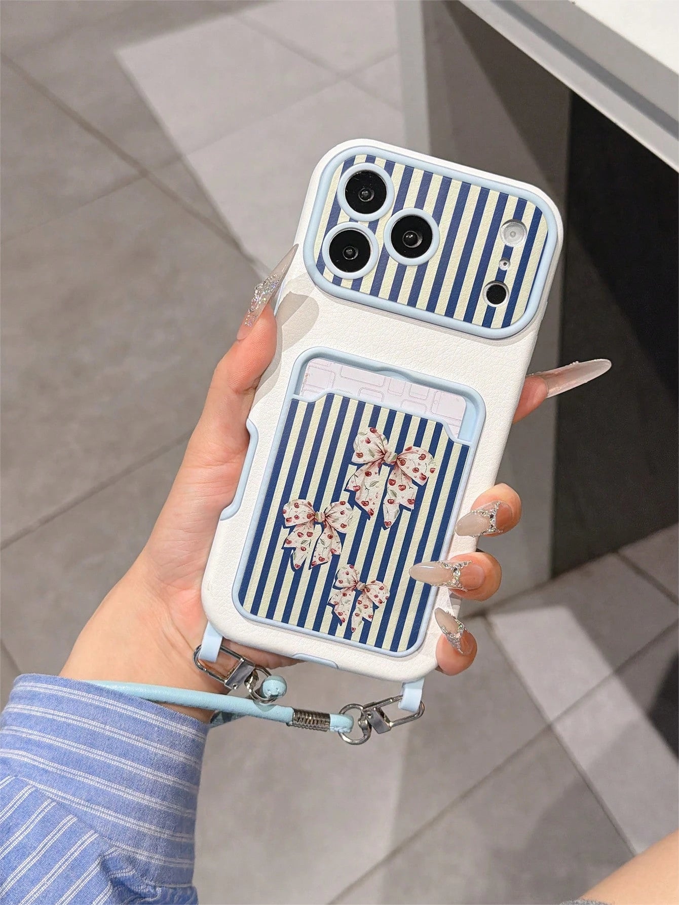 1pc Fashion Personalized Full Screen Striped Cherry Bow Design, Stylish Card Holder Lanyard TPU Protective Phone Case, Suitable As Holiday Gift Compatible With Apple 11/12/13/14/14Plus/15/15Plus/16/16