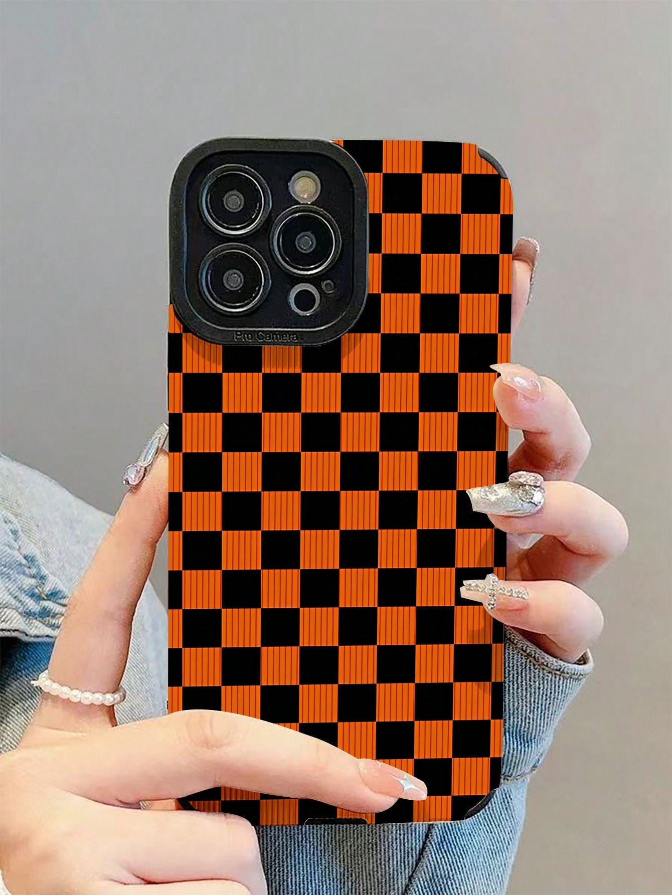 1pc Halloween Limited Orange & Black Checkerboard Pattern Shockproof Phone Case, Daily Protection Essential, Fashion Style, Perfect Gift For Friends, Family, Etc., For IPhone17/17Air/17Pro/17ProMax/IP