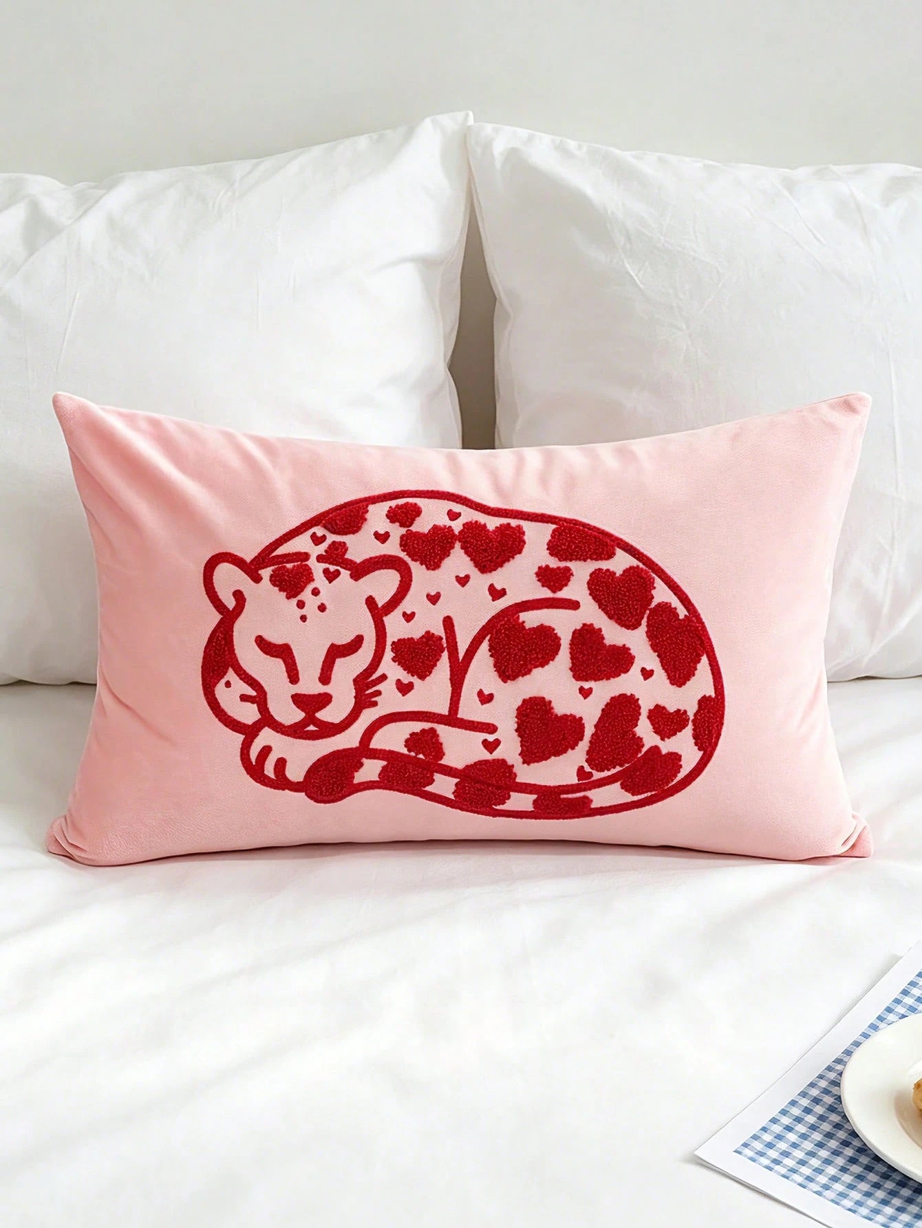 1pc Heart Leopard Decorative Pillow Cover, Soft & Breathable, Embroidered Craftsmanship, Without Pillow Insert, 17.7*17.7 Inches (45*45cm), Suitable For Dorm, Bedroom, Sofa, Bed, Great Gift For Loved