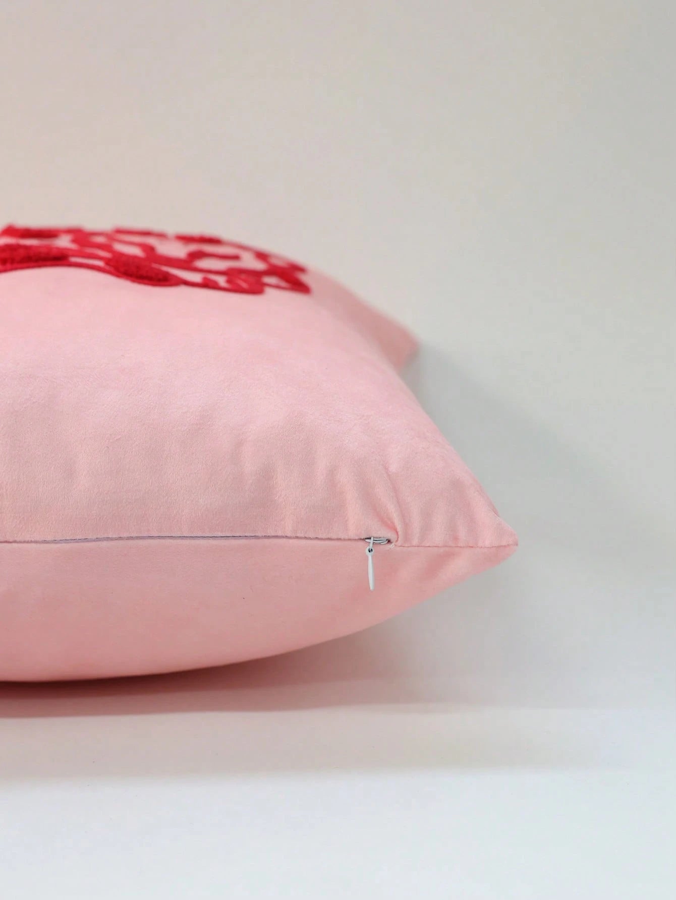 1pc Heart Leopard Decorative Pillow Cover, Soft & Breathable, Embroidered Craftsmanship, Without Pillow Insert, 17.7*17.7 Inches (45*45cm), Suitable For Dorm, Bedroom, Sofa, Bed, Great Gift For Loved