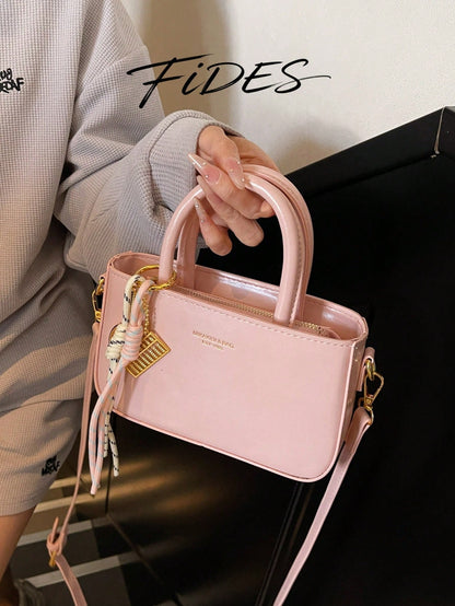 1PC New Oil Wax PU Women's Handbag With Exquisite Metal Letter Plaque, Comes With Woven Rope Gold Doll Charm, Adjustable Detachable Crossbody Strap, Compact Square Shape, Versatile Shoulder Crossbody