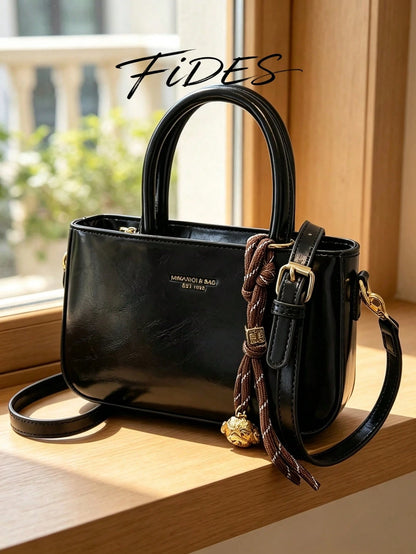 1PC New Oil Wax PU Women's Handbag With Exquisite Metal Letter Plaque, Comes With Woven Rope Gold Doll Charm, Adjustable Detachable Crossbody Strap, Compact Square Shape, Versatile Shoulder Crossbody