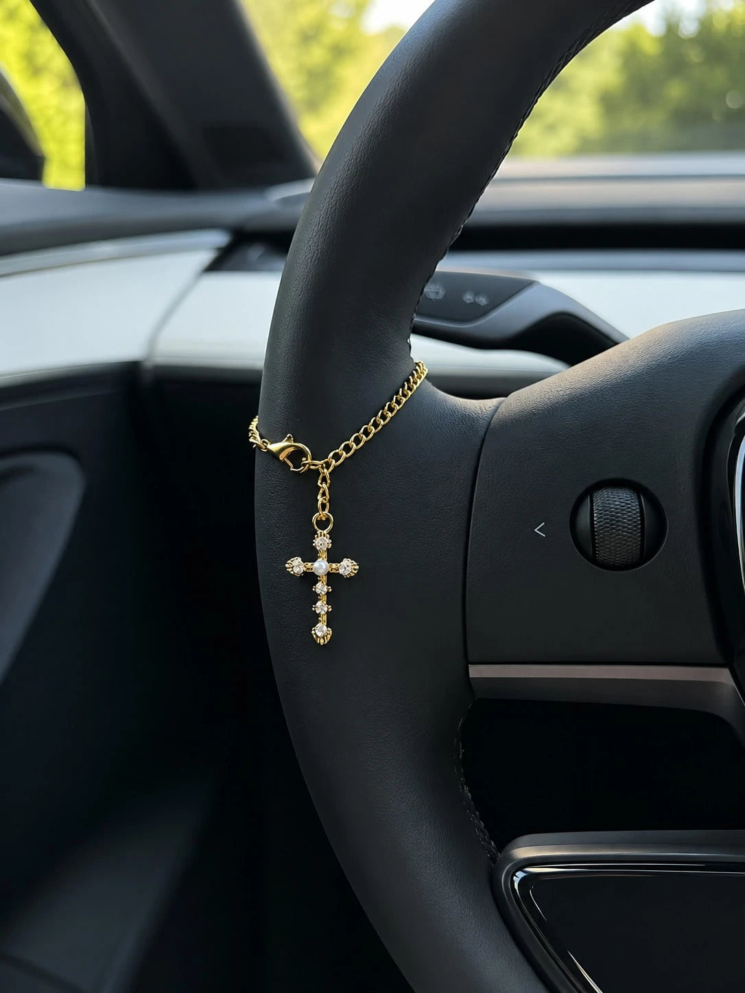 1pc Pearl Cross Steering Wheel Pendant, Elegant Religious Cross Pendant Car Interior Ornament, Stylish Auto Accessory, Ideal Birthday & Couple Gift For Drivers