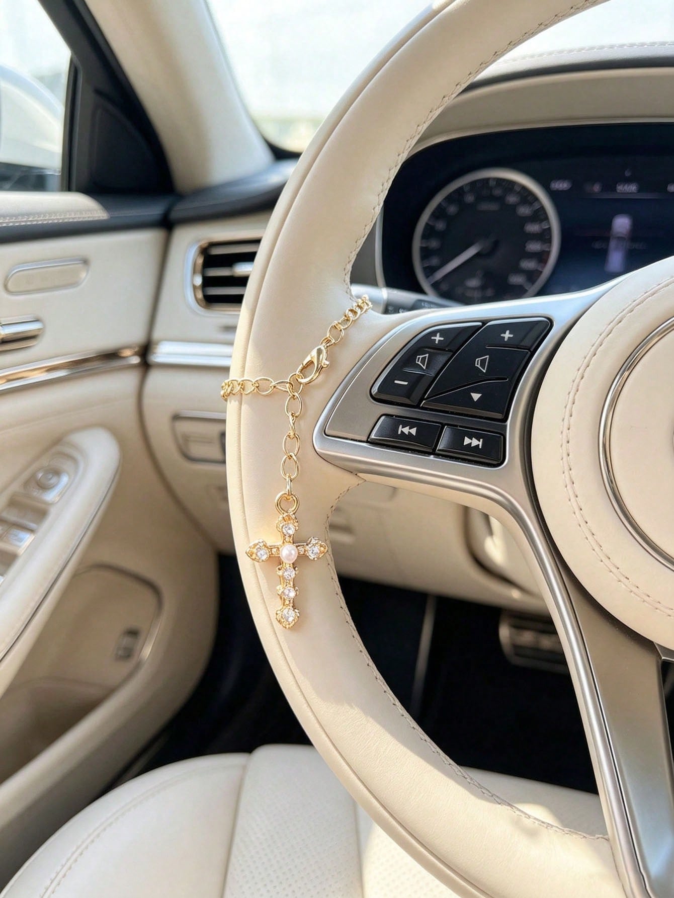 1pc Pearl Cross Steering Wheel Pendant, Elegant Religious Cross Pendant Car Interior Ornament, Stylish Auto Accessory, Ideal Birthday & Couple Gift For Drivers