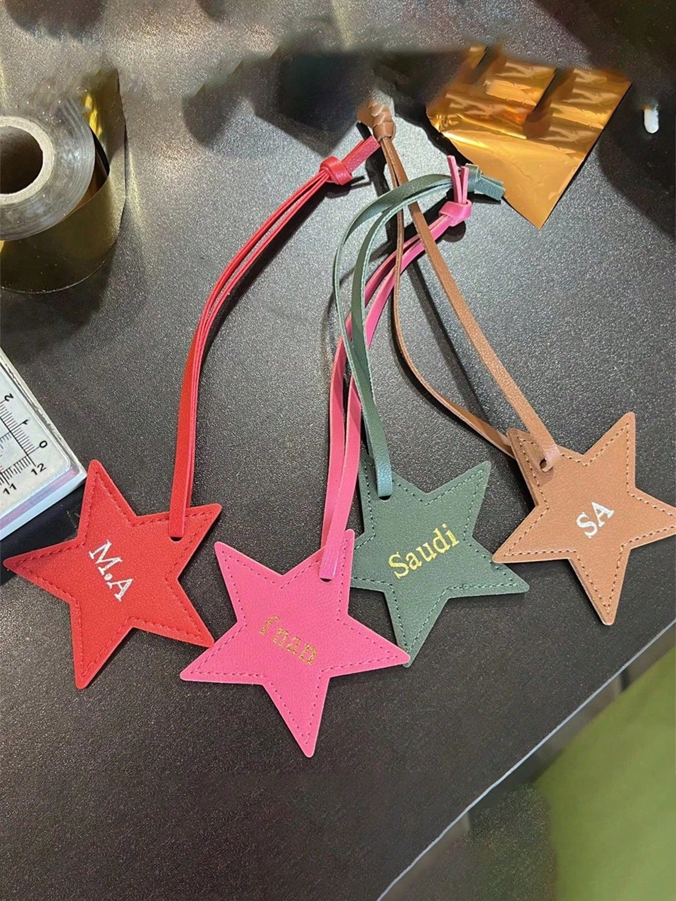 1pc Personalized Name Or Letter Star PU Leather Women's Luggage Bag Charm, Letter Five-Pointed Star Bag Pendant Gift