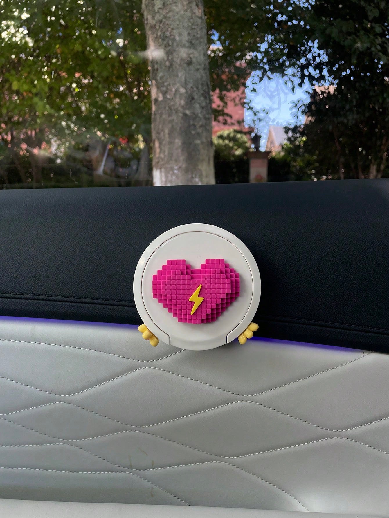 1pc Super Cool Lightning Heart Car Cup Holder, Foldable Cup Holder For Milk Tea, Coffee, Drinks, Silicone Lightning Heart Resin Flower Accessory, Car Door Side Storage, No-Drill Car Interior Coffee Ho