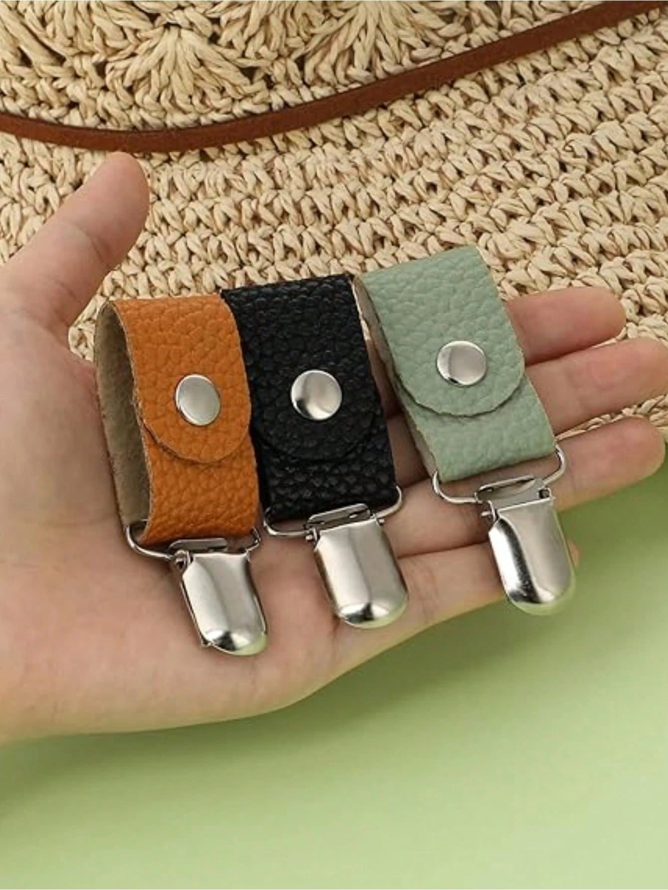 1pc Versatile Leather Hat Clip For Travel & Camping- Securely Fasten The Hat To A Bag Or Suitcase, Green, Black, Brown