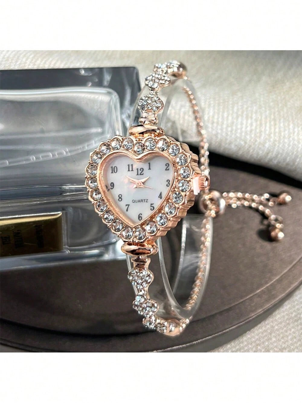 1pc Women's Alloy Bracelet Fashion Heart-Shaped Case Arabic Dial Quartz Watch With Drawstring, Suitable For Decoration