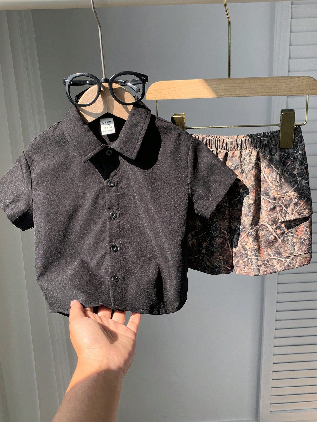 2pcs Baby Boy Summer Casual Black Short Sleeve Shirt With Leaf Camo Pattern Shorts Set, Camo Utility Shirt Outfit
