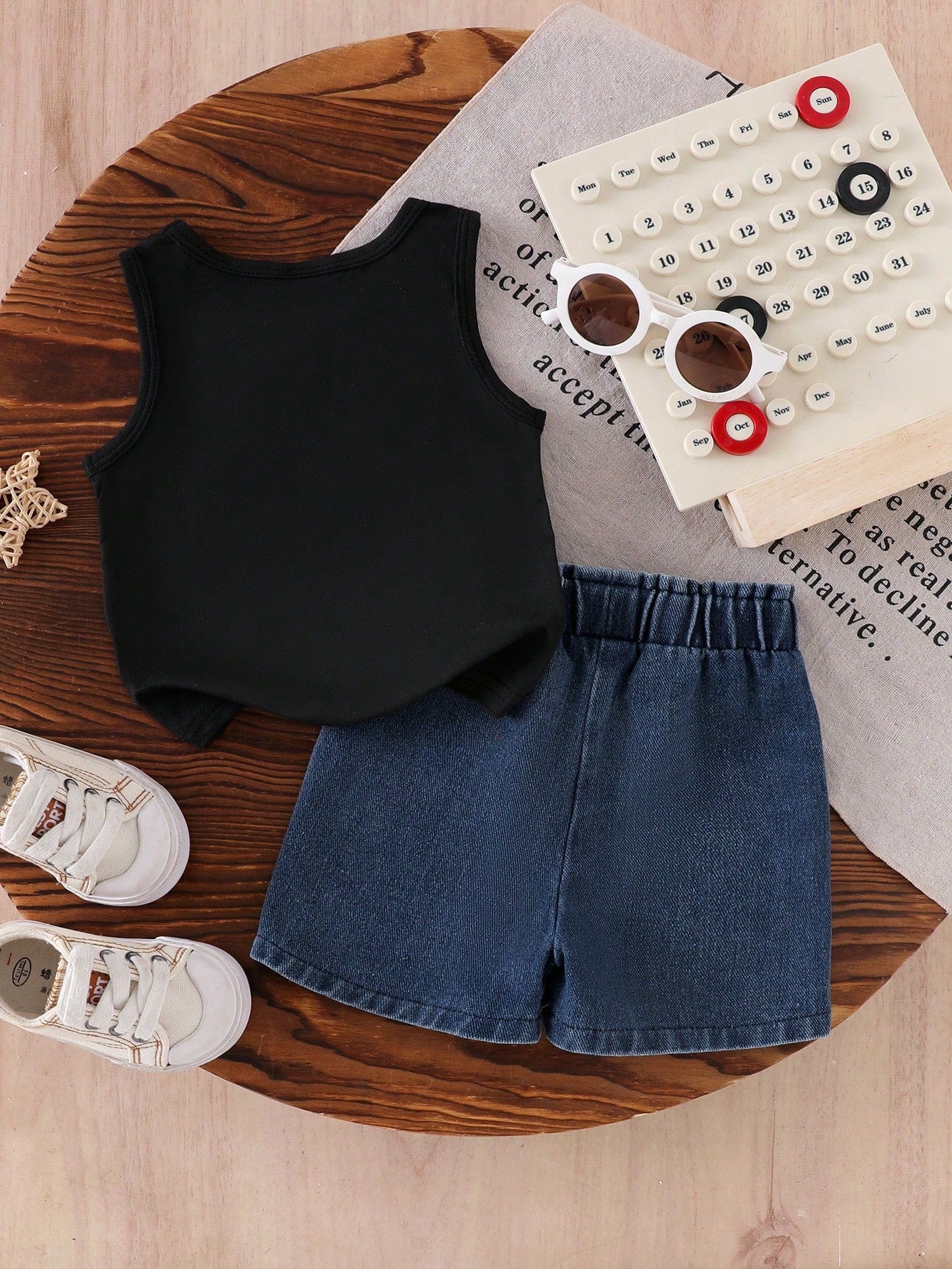 2pcs Baby Girl Fashionable Summer Set: Sleeveless Bow Print Top And Bow Print Ruffled Denim Shorts
