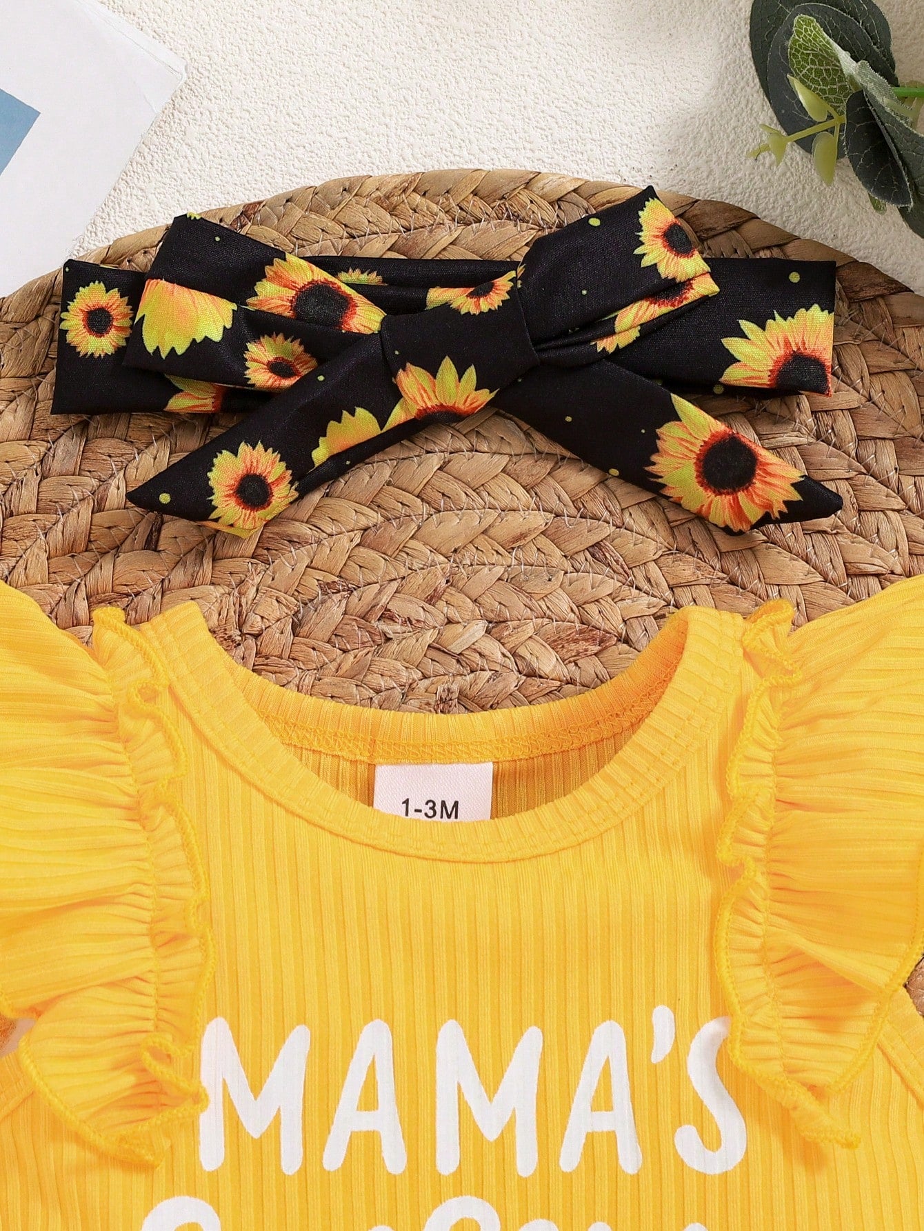 2pcs Baby Girl "Mama's" Floral Print Sleeveless Bodysuit And Sunflower Print Shorts With Headscarf Outfit, Spring/Summer
