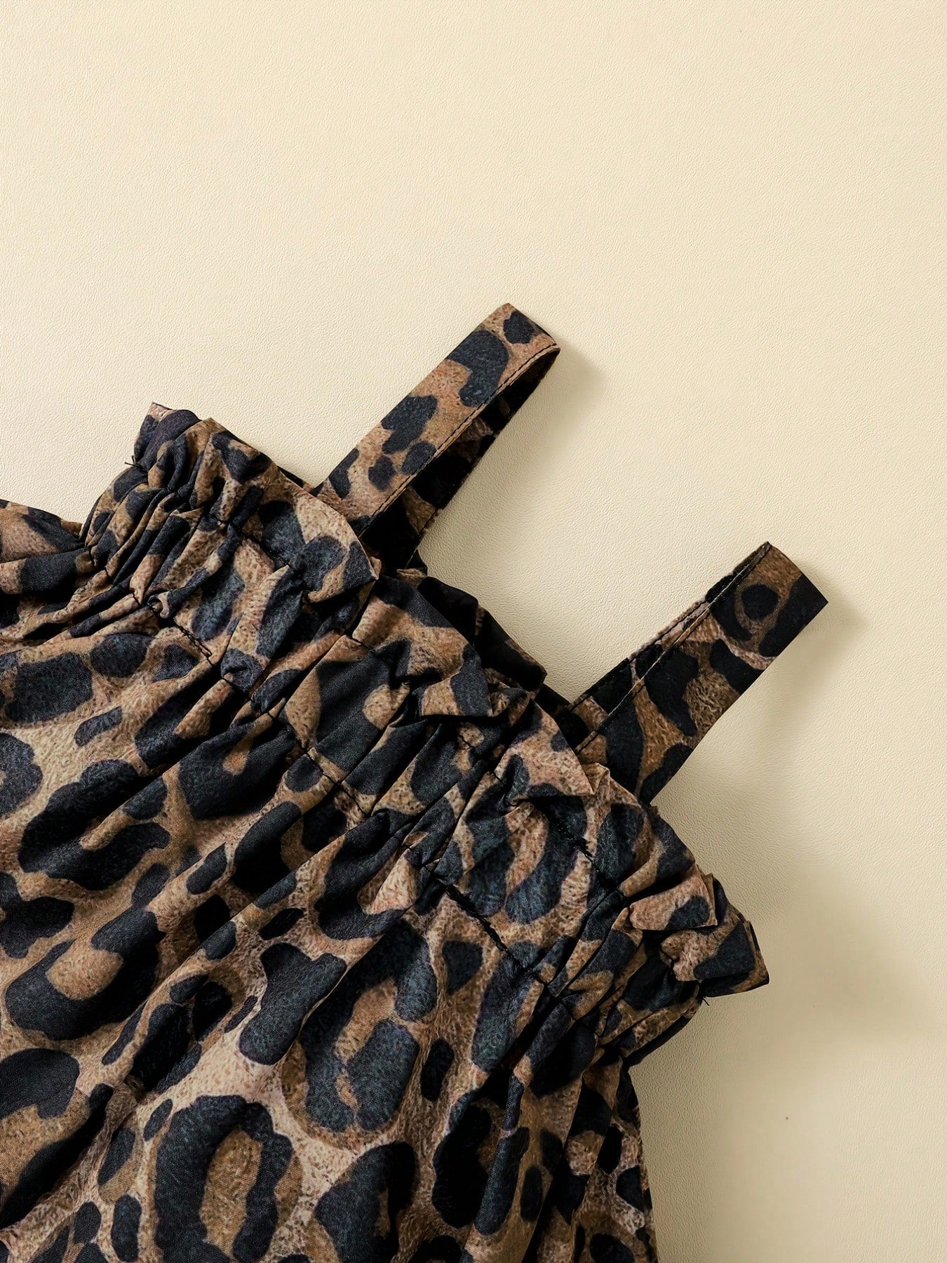 2pcs Baby Girls' Outfit Set, Dark Brown Leopard Print Suspender Dress Top + Black Bowknot Shorts, Spring/Summer
